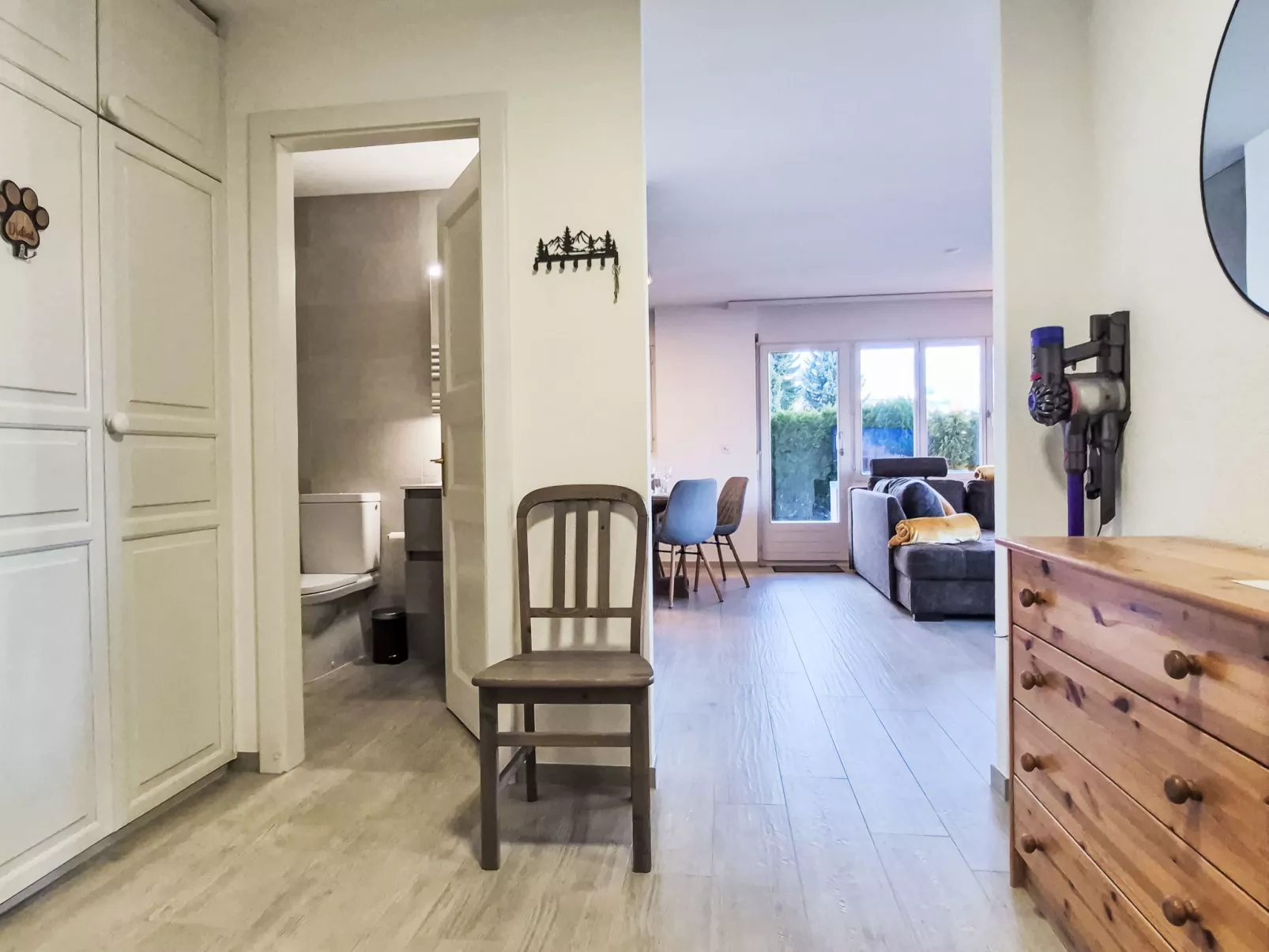 Ambassador 2/1-Binnen