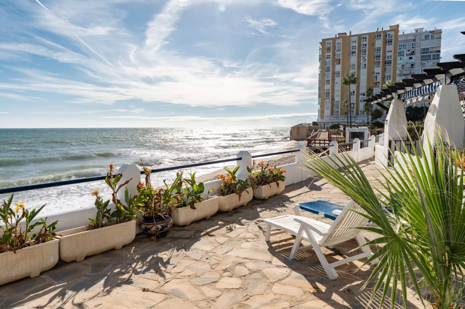 CT 400 - Faro's Beachfront House in Calahonda-Terrasbalkon