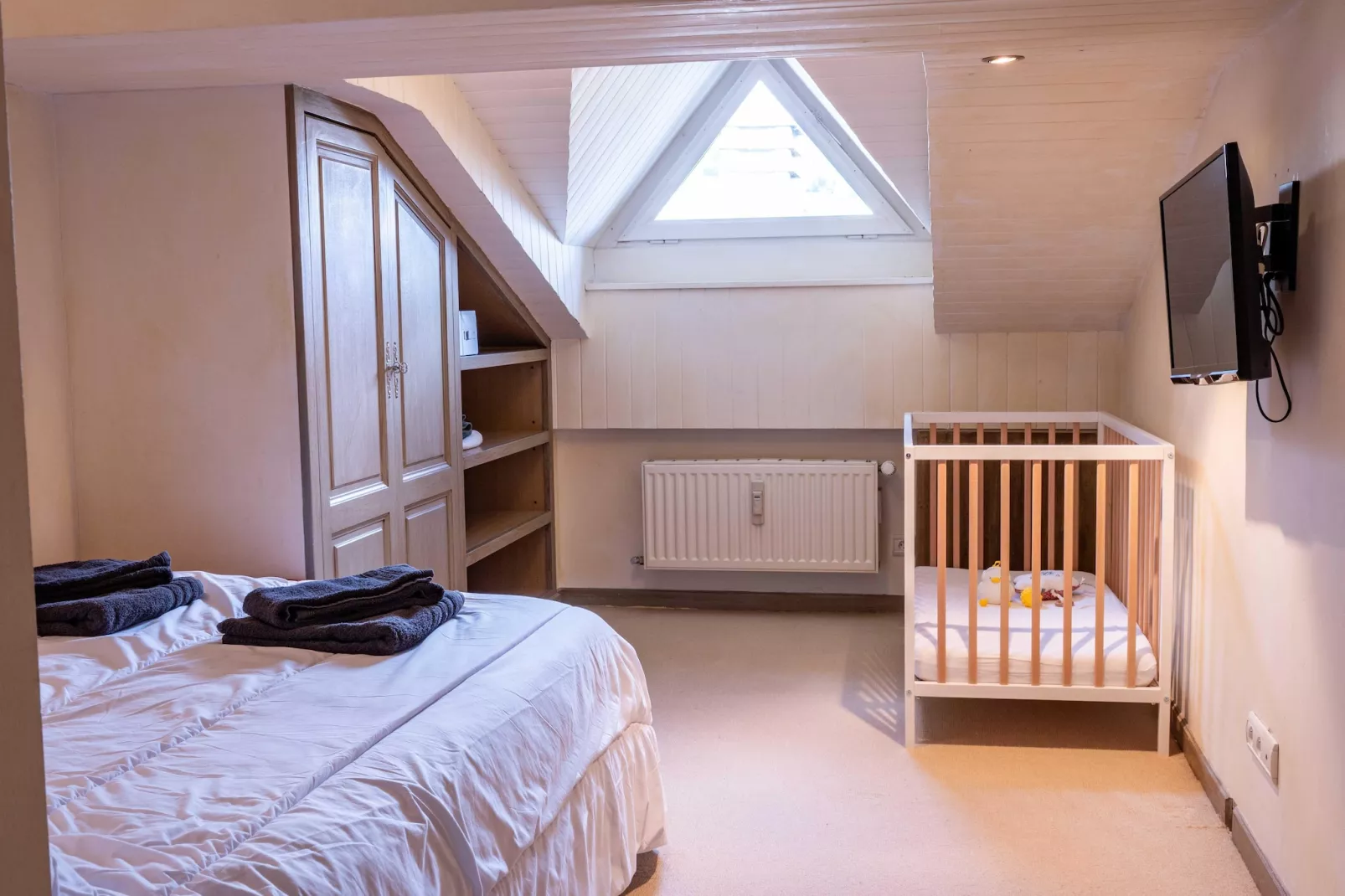 NL-48-CRISTAUX-Slaapkamer