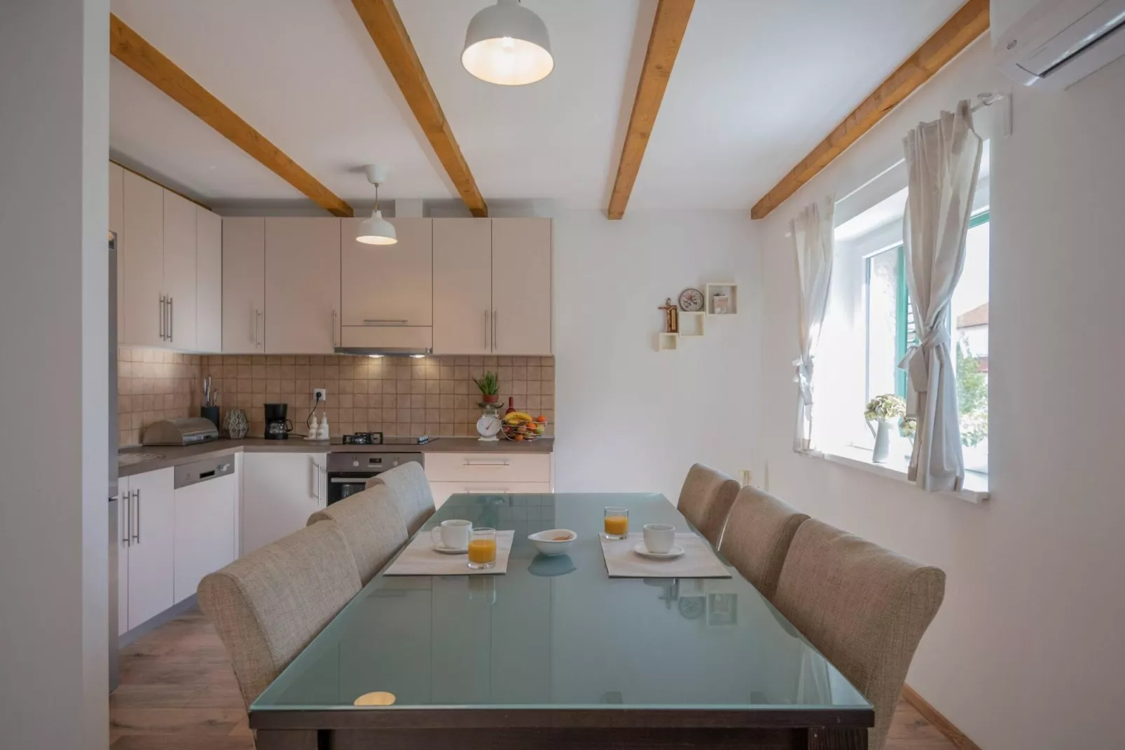 Luxury Villa Prolozac-Eetkamer