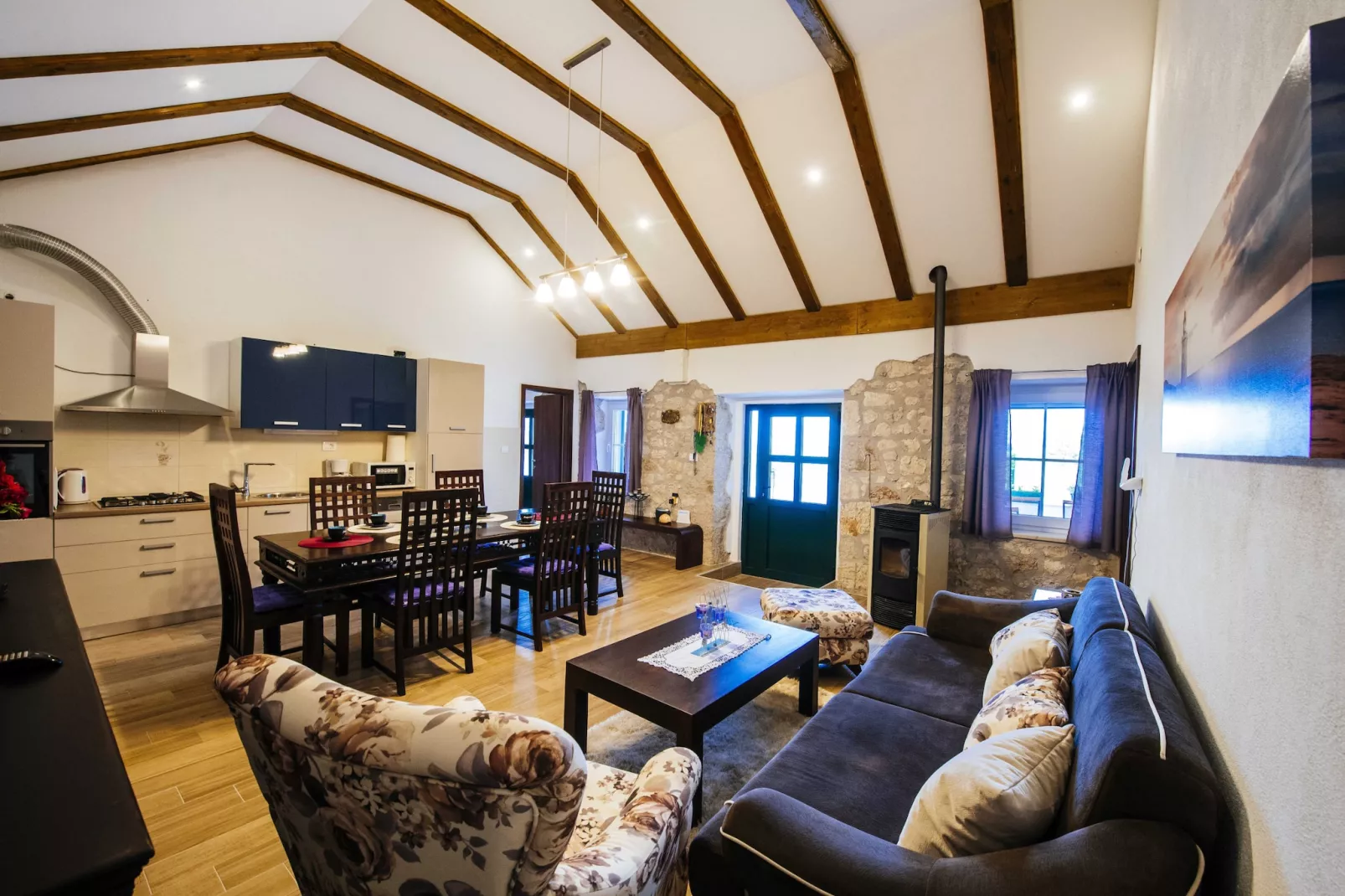 Authentic stone house Momo-Keuken