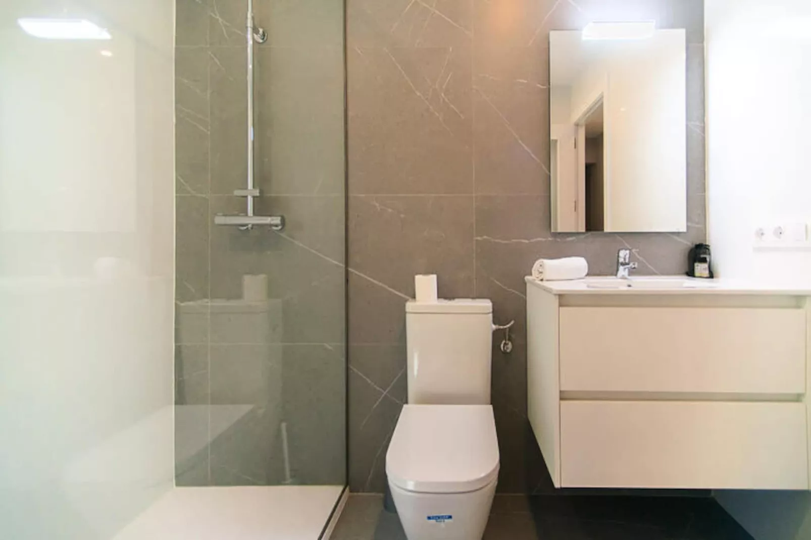 Maison à Roses-Niet-getagd