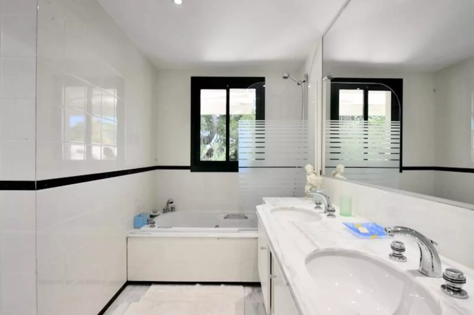 Résidence 4p Avec Grande Terrasse Et Piscine-Niet-getagd