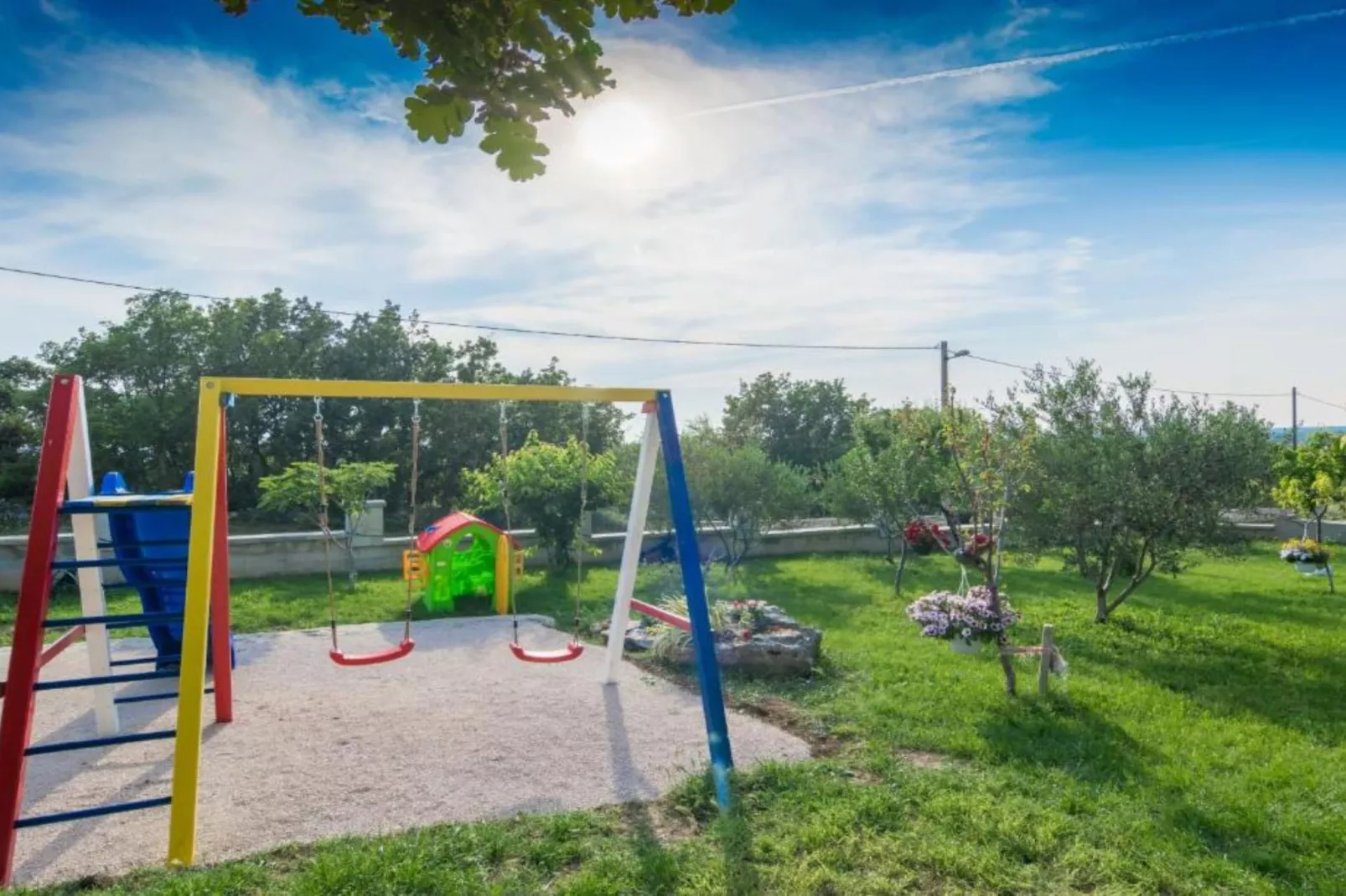 Holiday House BALEN with Swimming Pool - Six Bedroom Holiday House With Pool