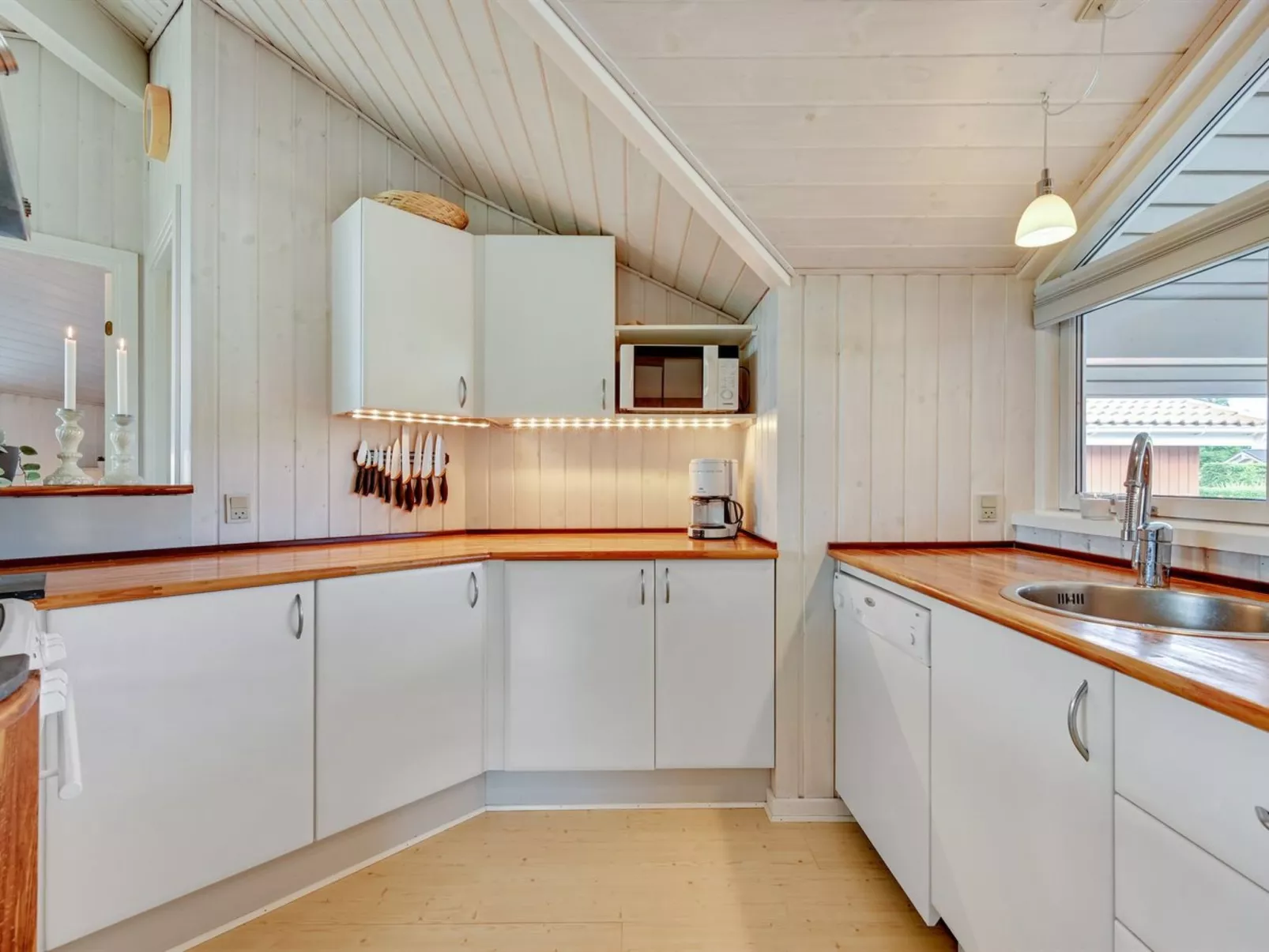 "Dyrken" - 200m from the sea-Binnen