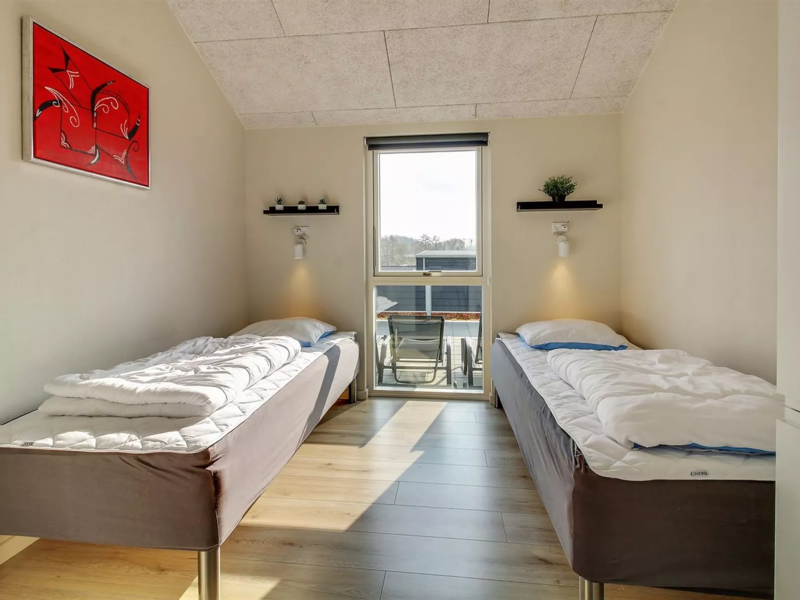 "Yakari" - 300m from the sea-Binnen