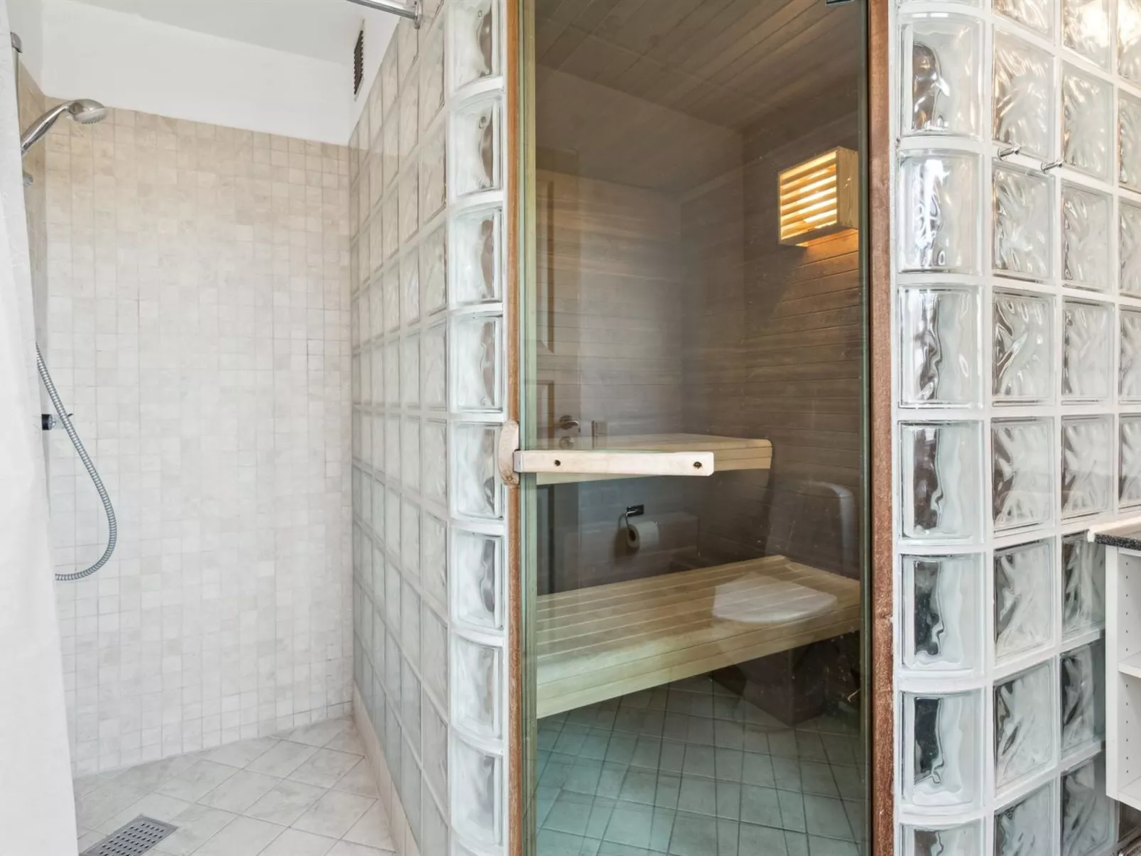 "Joonas" - 100m from the sea-Binnen