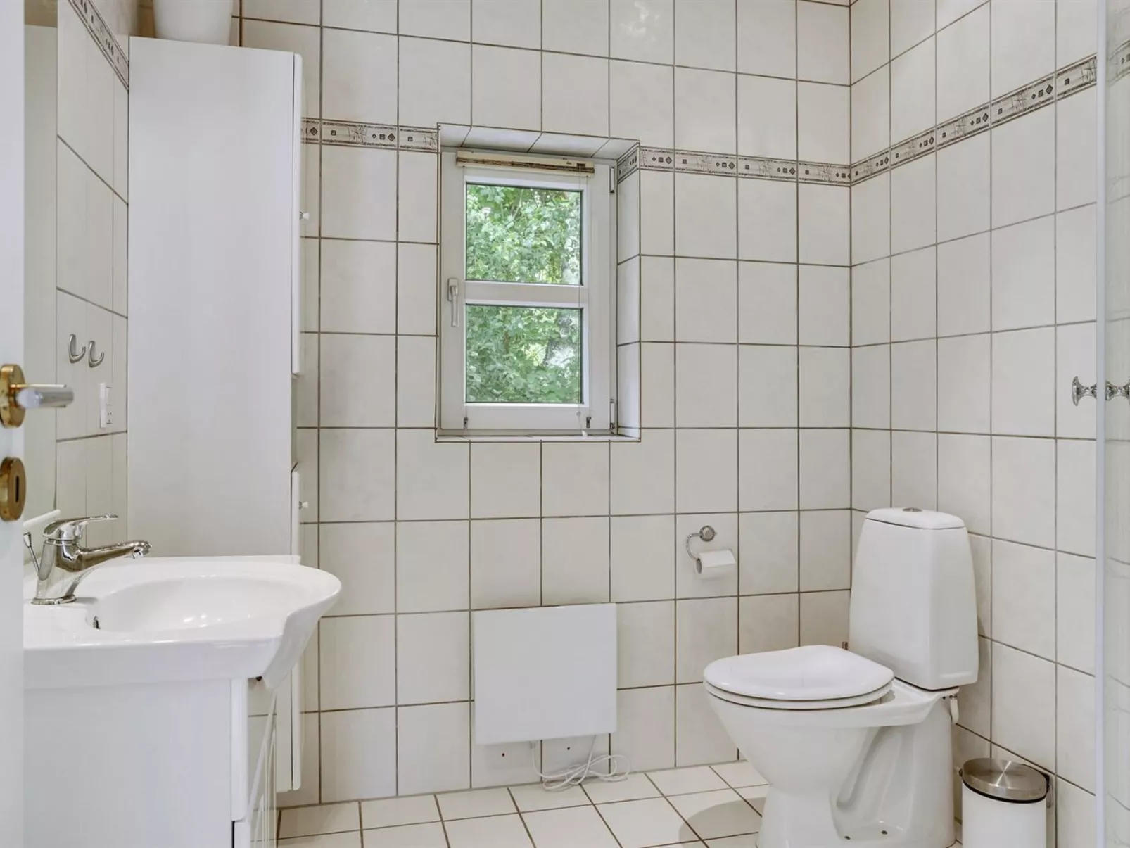 "Gwen" - 2.7km from the sea-Binnen