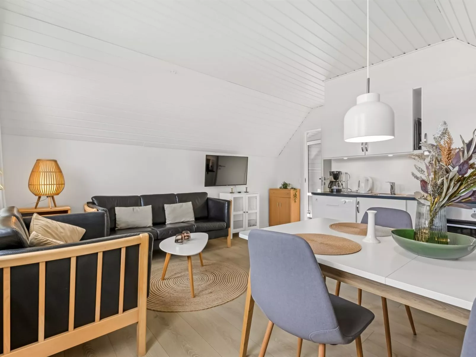 "Lotte" - 2.3km from the sea - Binnen