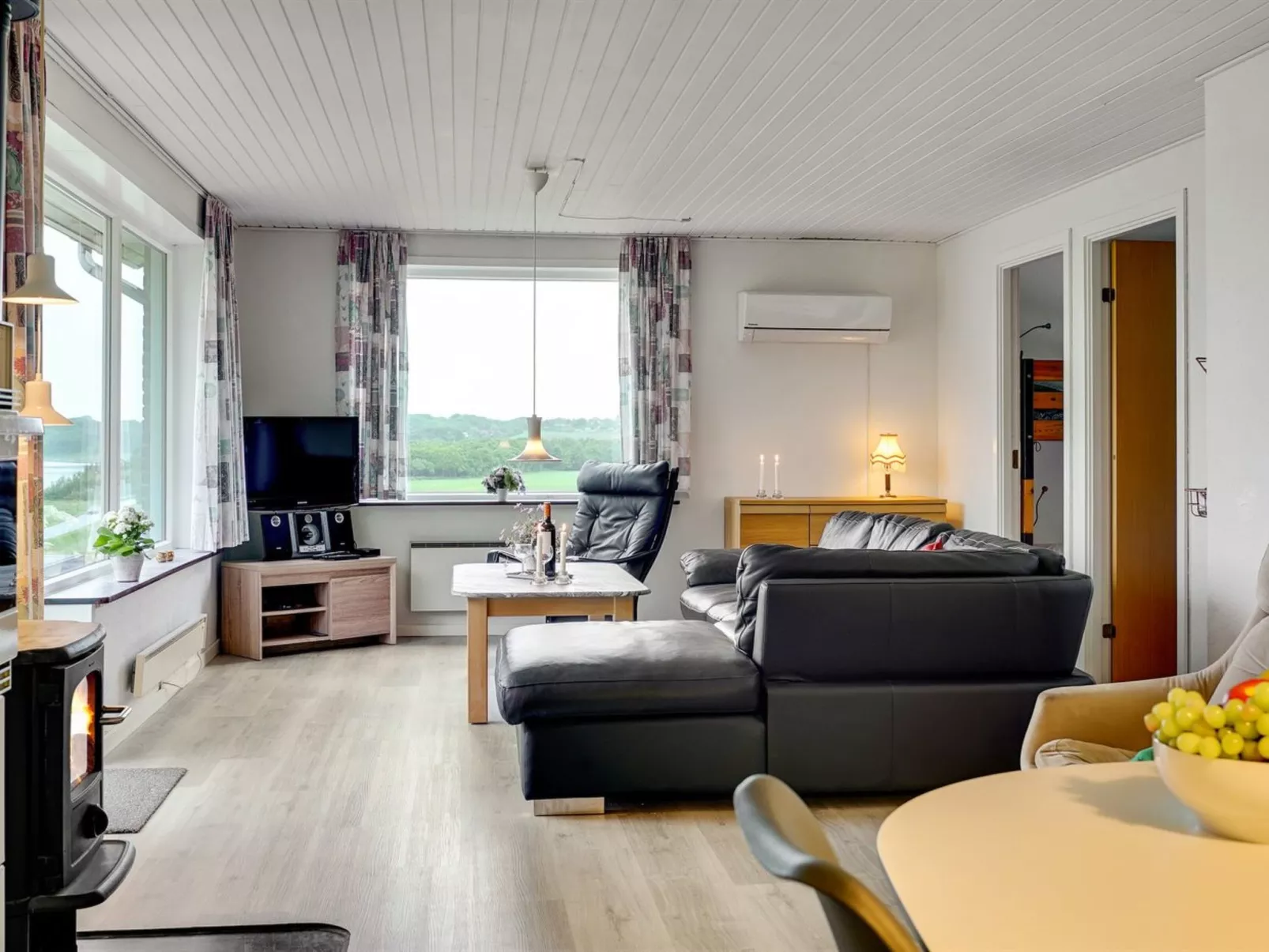 "Ephra" - 250m to the fjord-Binnen