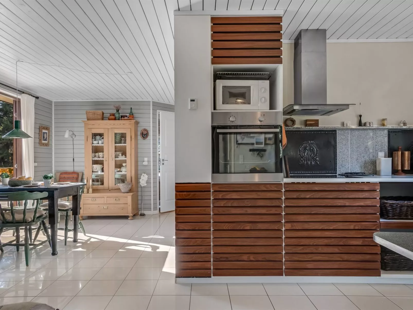 "Marla" - 1.1km from the sea-Binnen