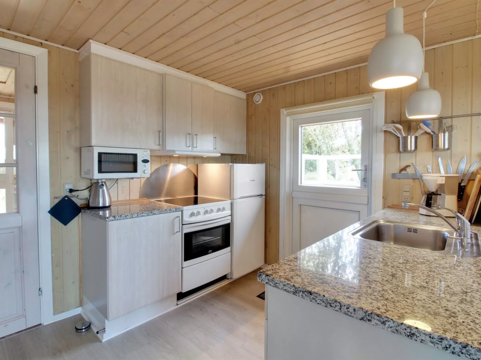 "Zekine" - 2.5km from the sea-Binnen