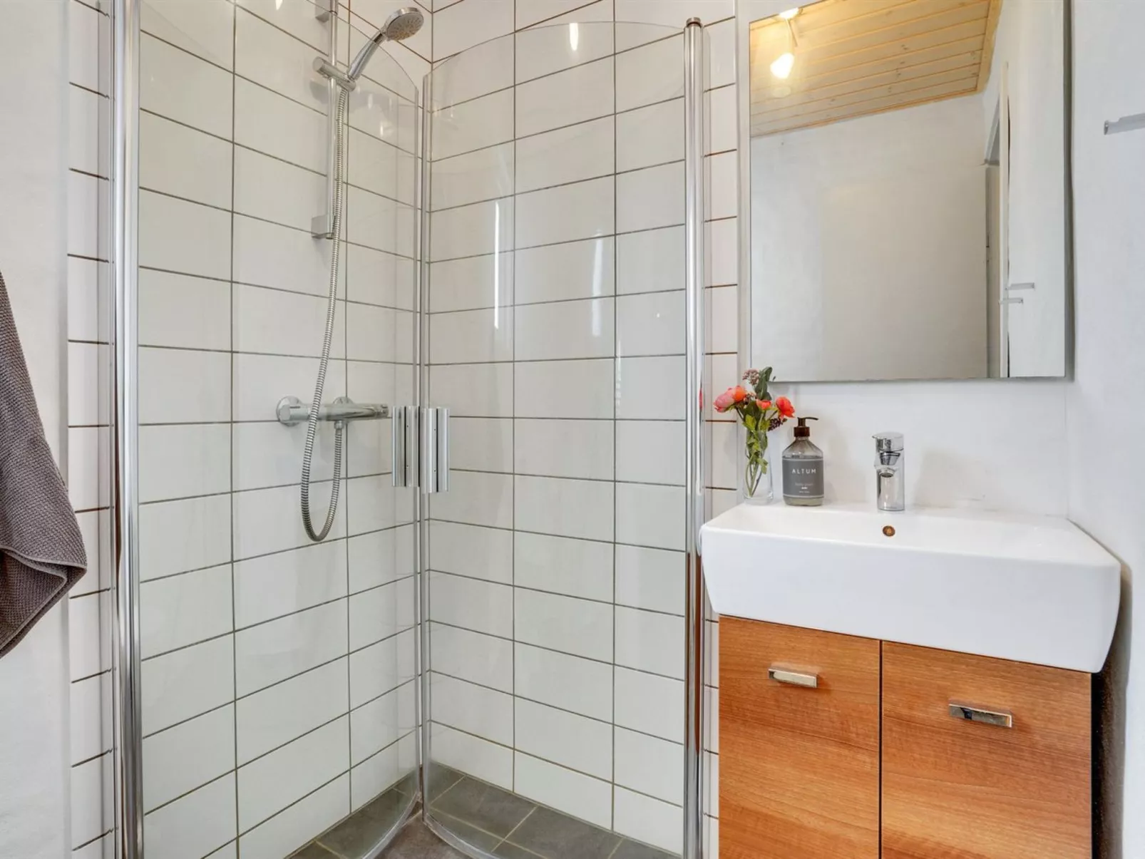 "Evgenia" - 950m from the sea-Binnen