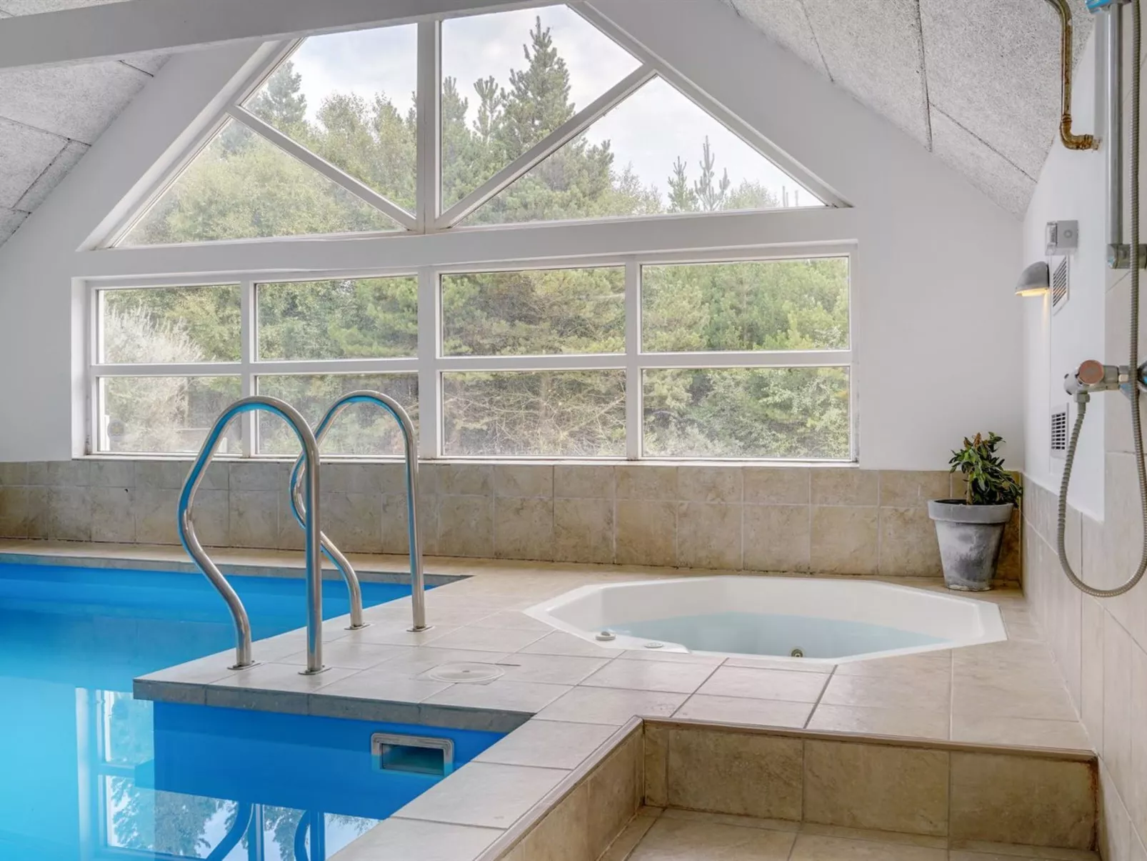 "Jenna" - 1.4km from the sea-Binnen