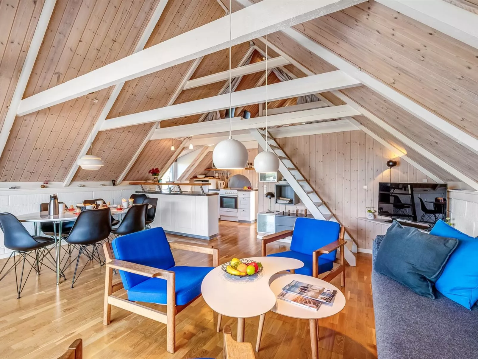 "Hemfrith" - 800m to the fjord-Binnen