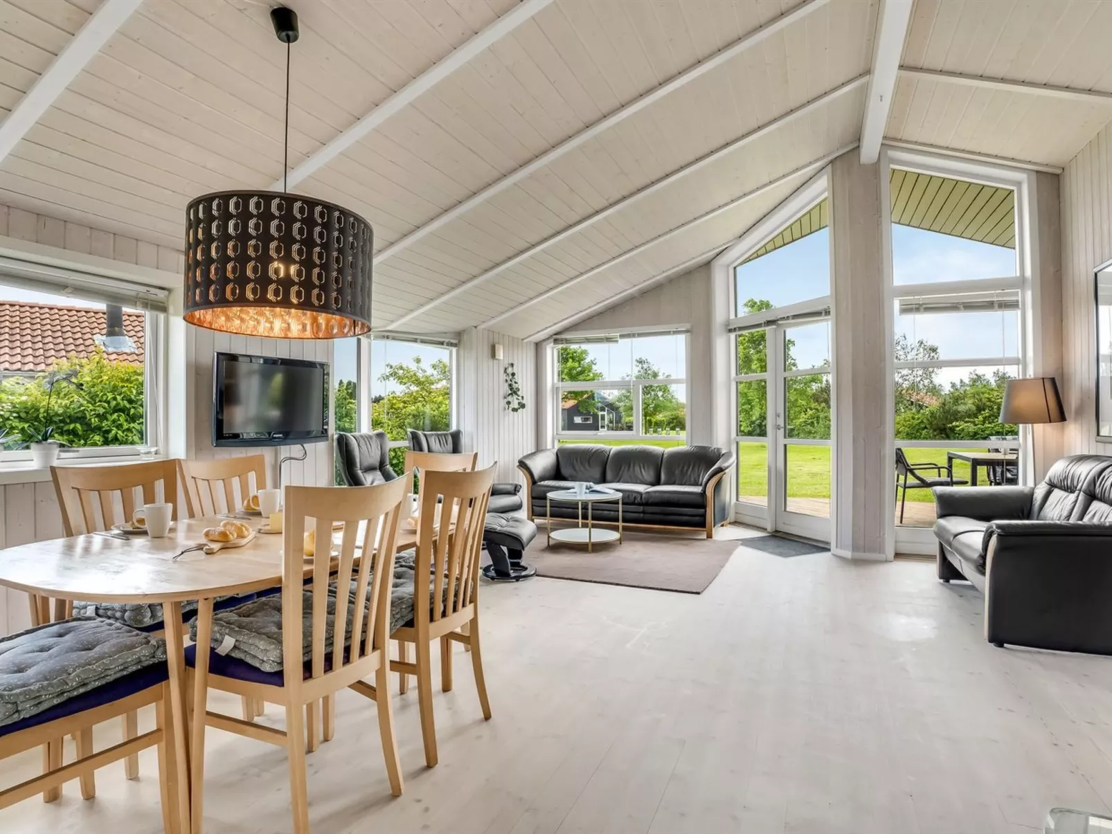 "Birtir" - 1.2km from the sea-Binnen