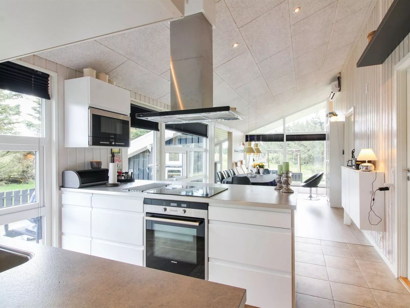 "Herbiorn" - 403m from the sea-Binnen