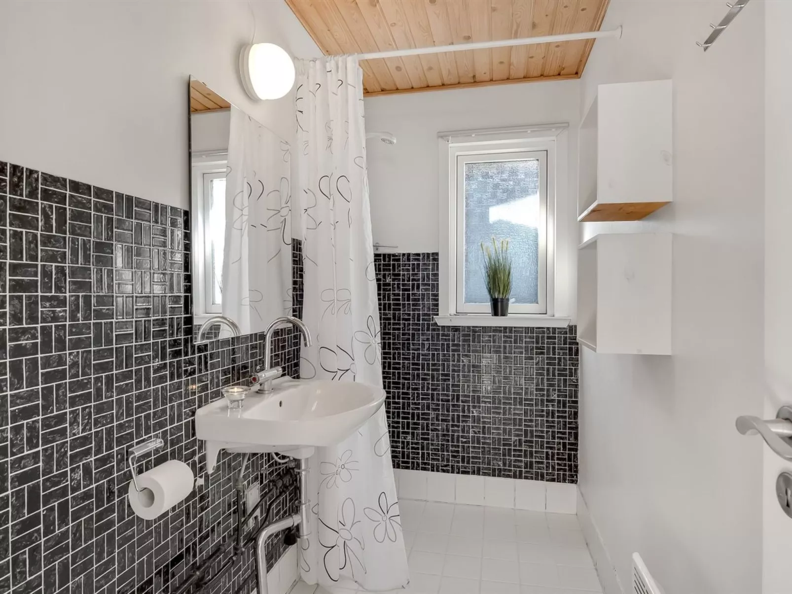 "Vina" - 200m to the fjord-Binnen