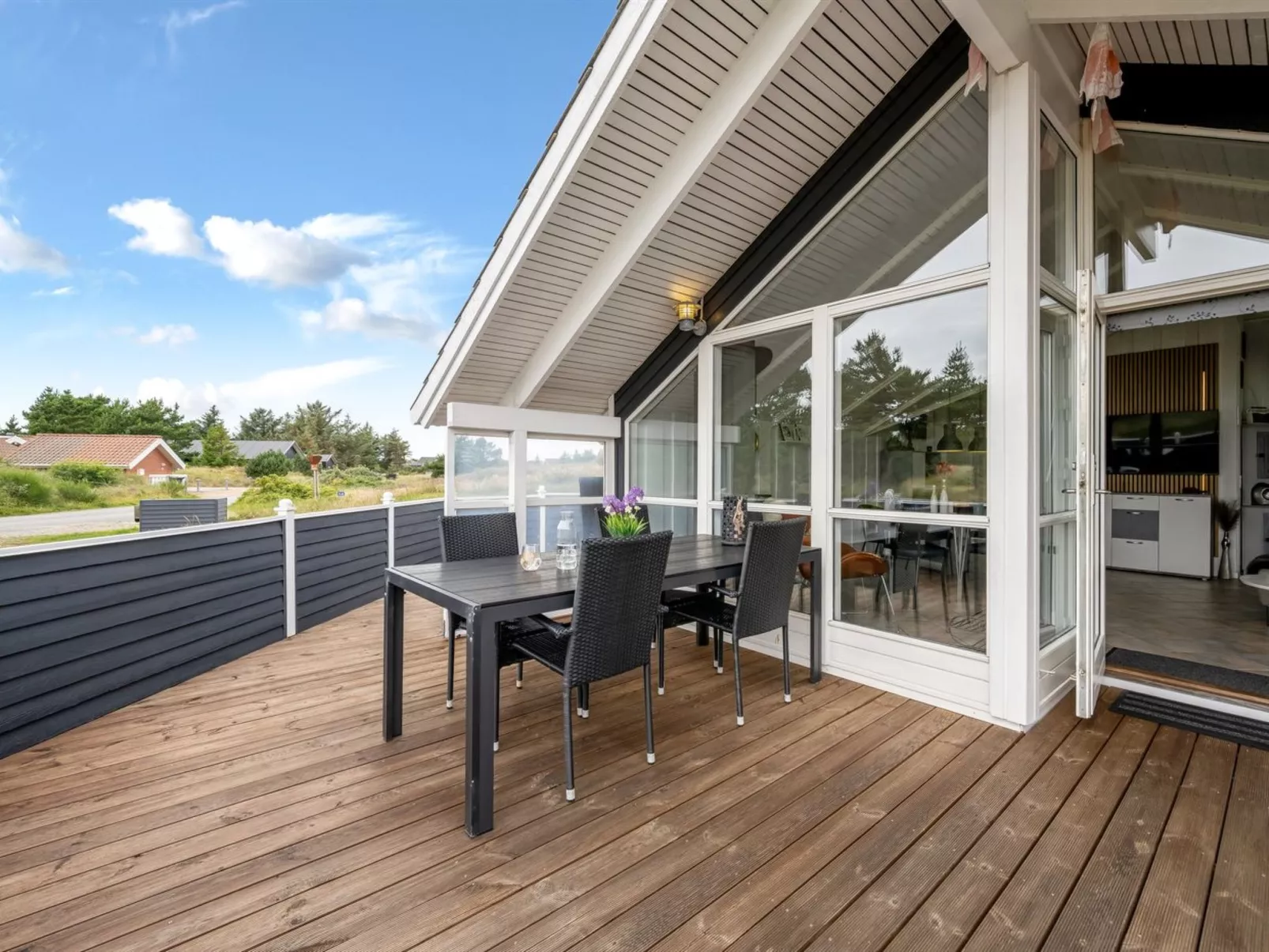 "Cyrill" - 250m to the fjord-Buiten