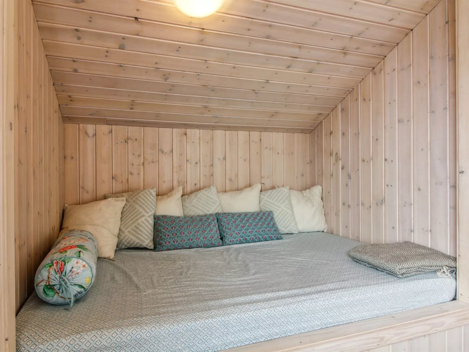 "Eyvin" - 100m from the sea-Binnen