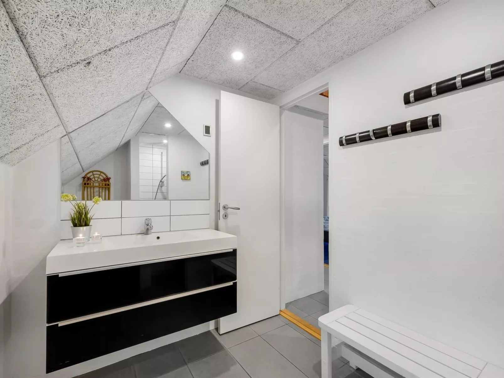 "Severine" -  from the sea-Binnen