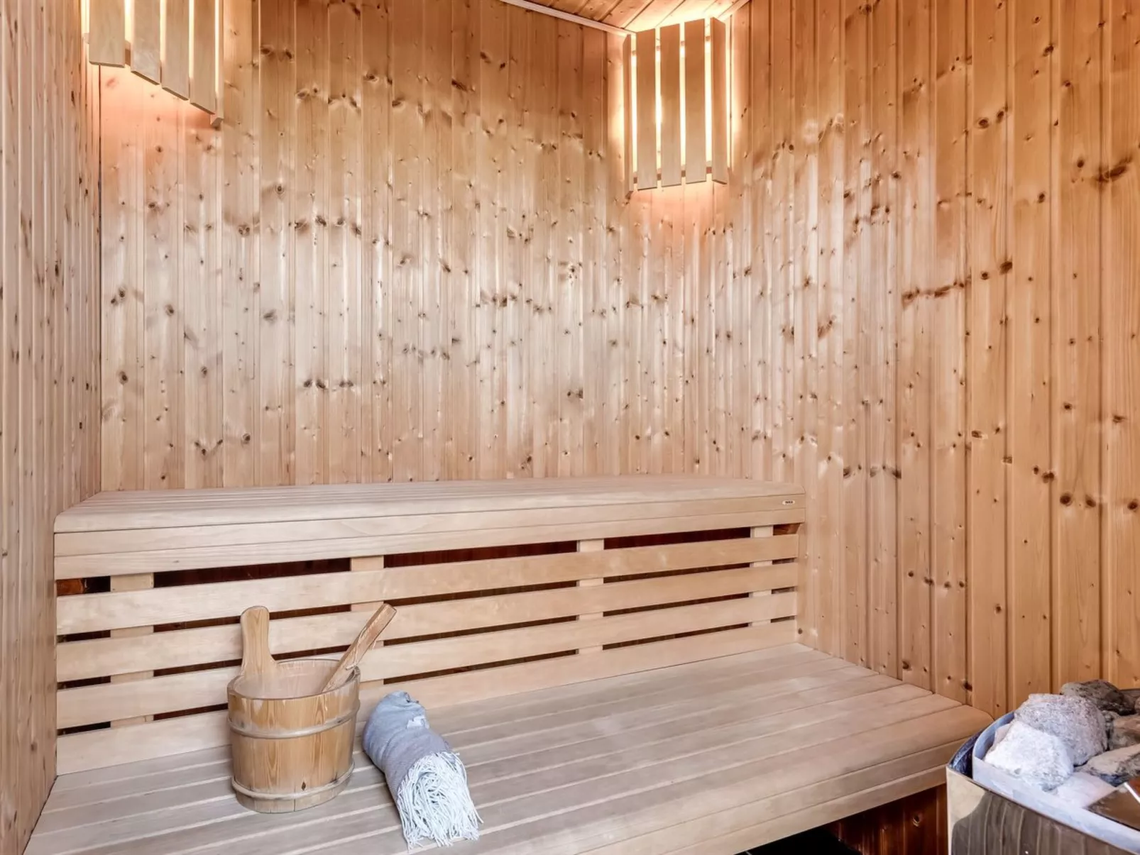 "Hornbogi" - 300m from the sea-Binnen