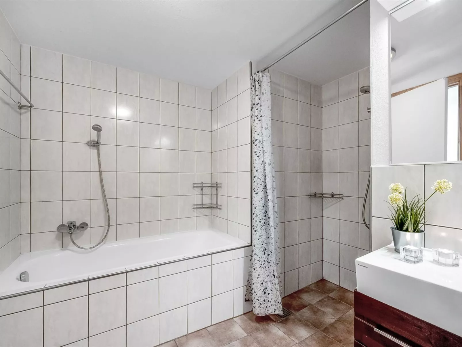 "Heming" - 100m from the sea-Binnen