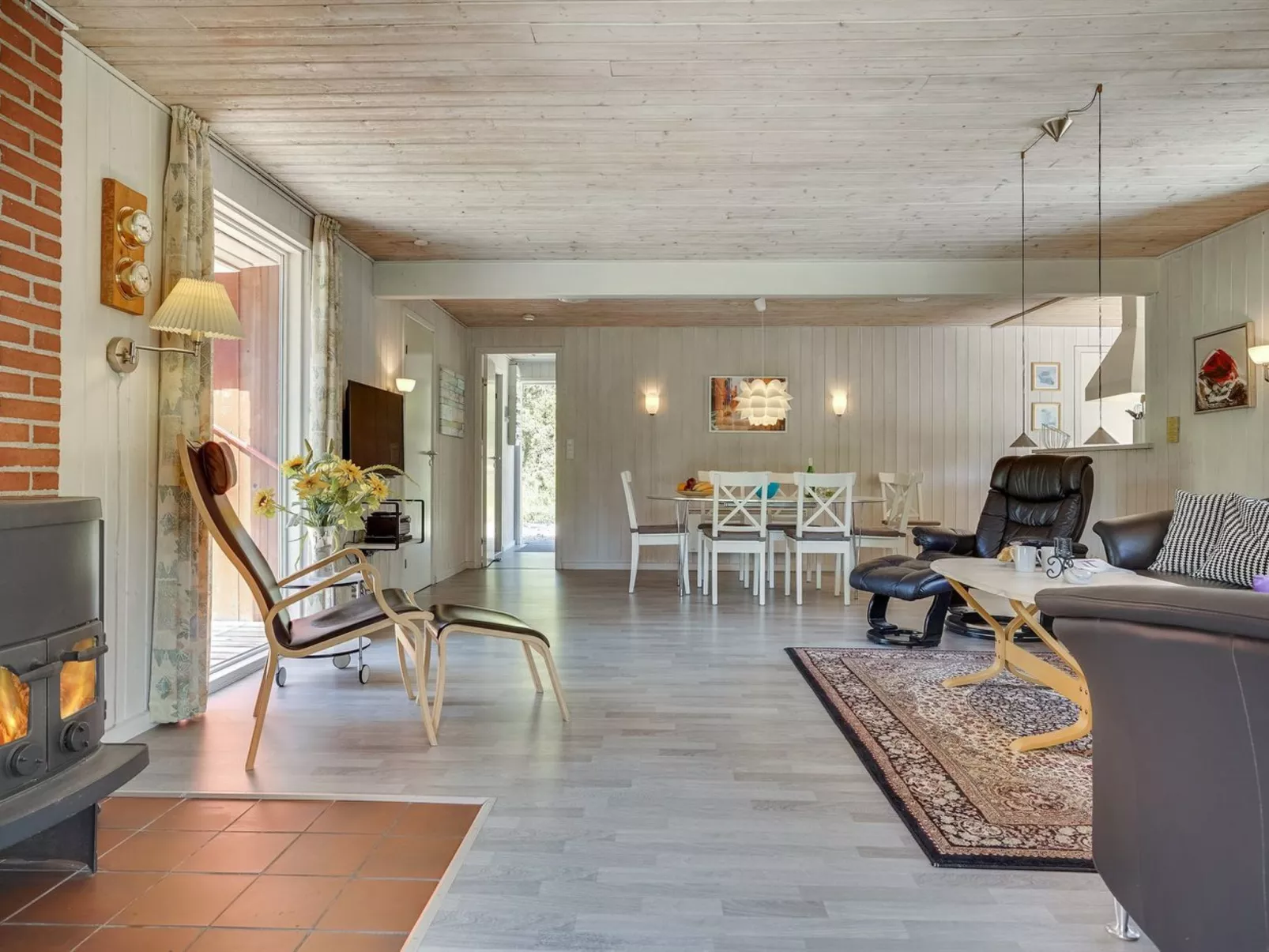 "Reidar" - 1km from the sea-Binnen