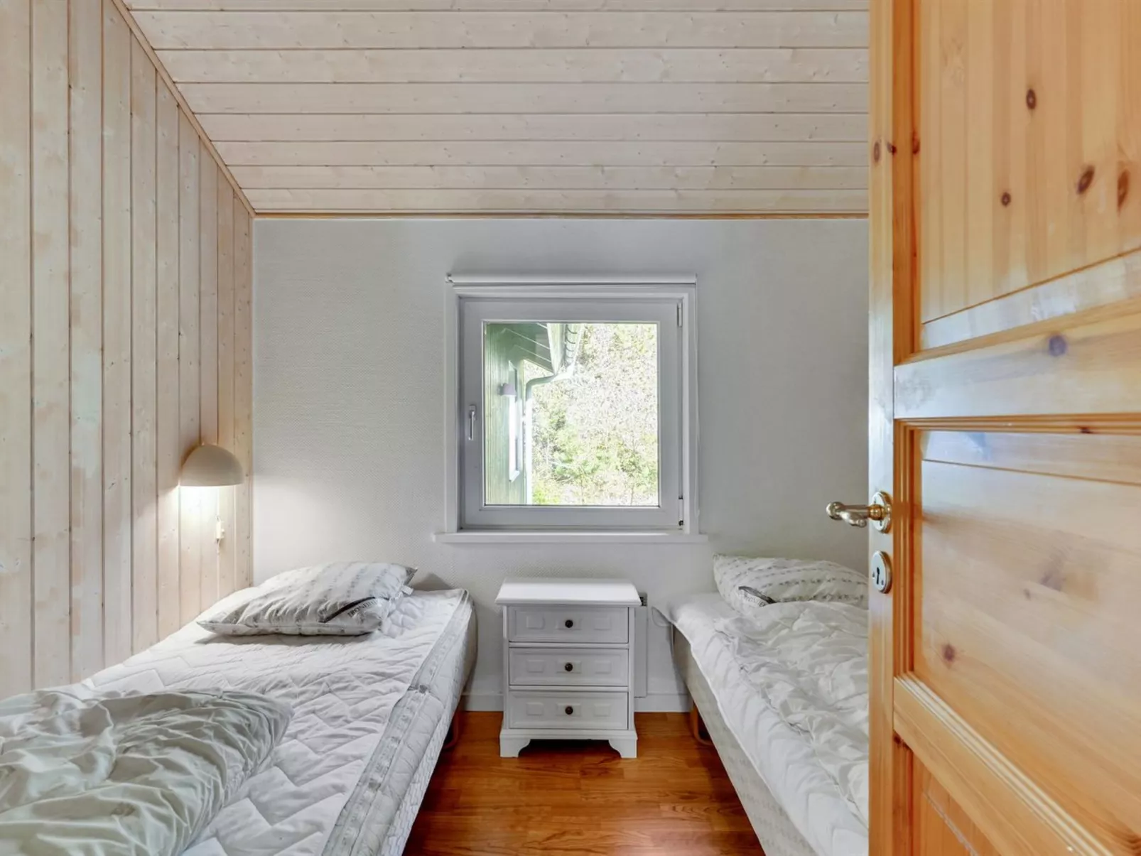 "Jul" - 900m from the sea-Binnen