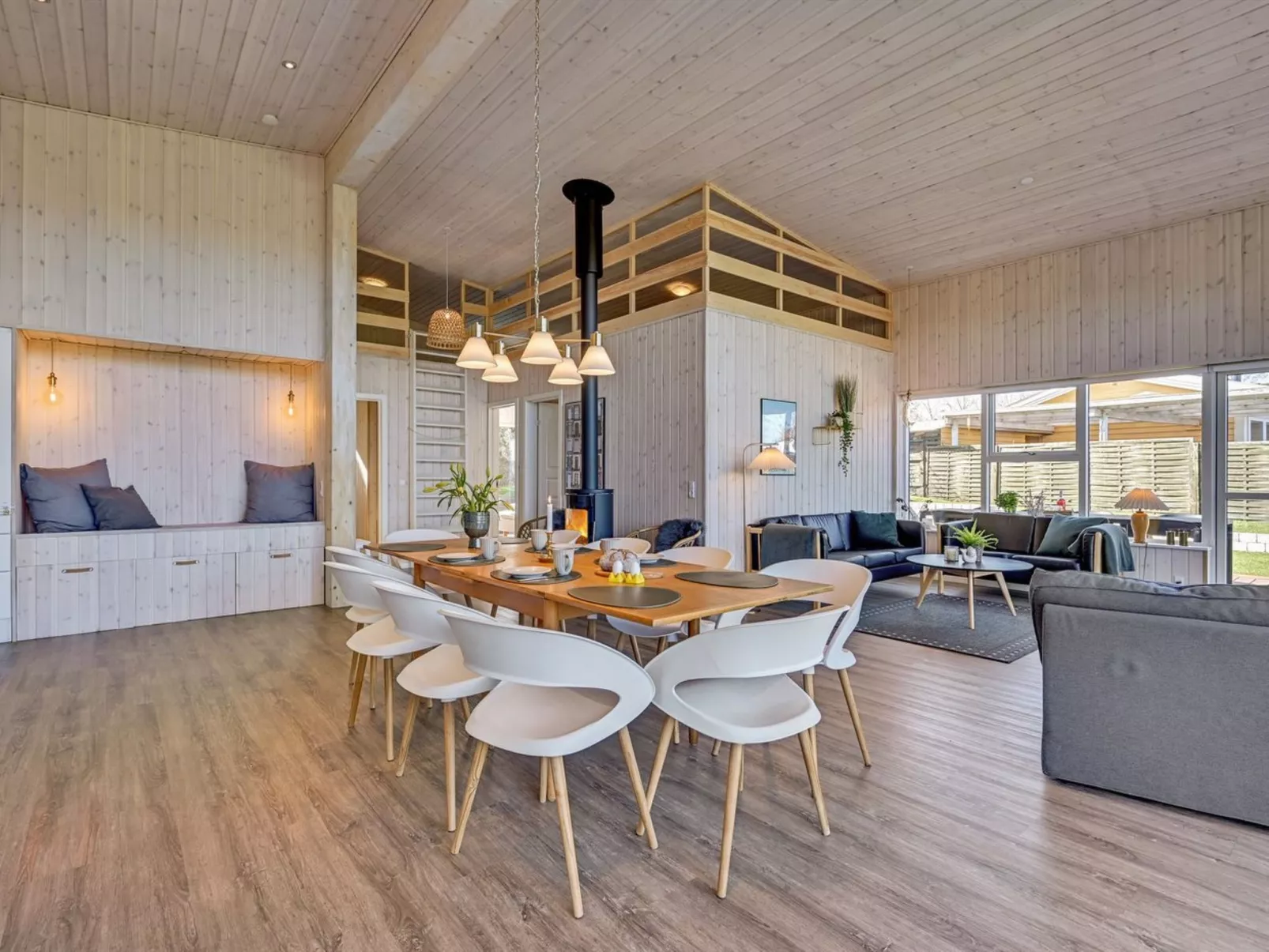 "Ylvi" - 250m from the sea-Binnen