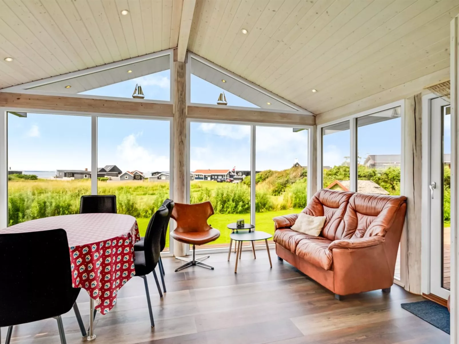 "Titta" - 150m to the fjord-Binnen