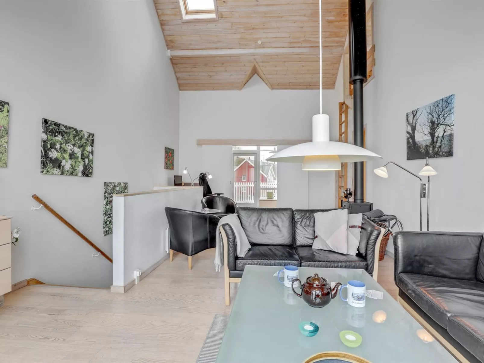 "Halldora" - 10m from the sea-Binnen