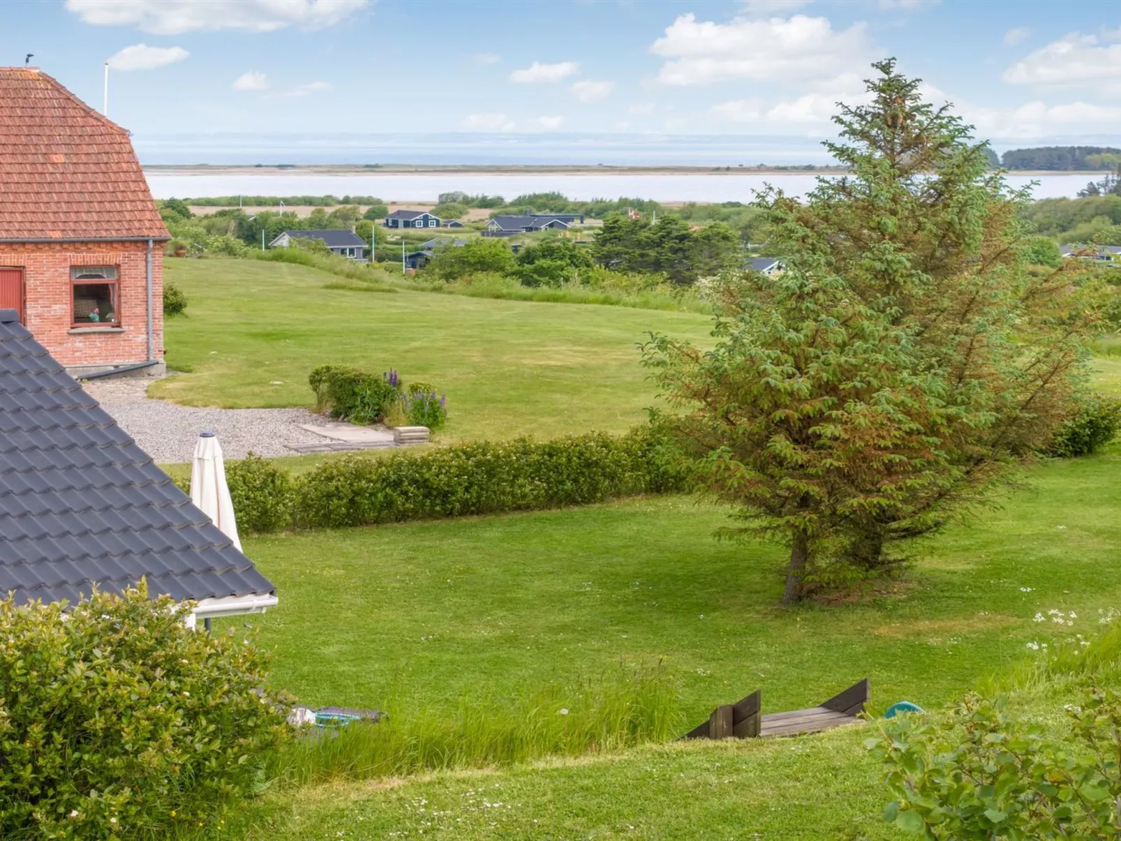 "Tanna" - 330m to the fjord-Buiten