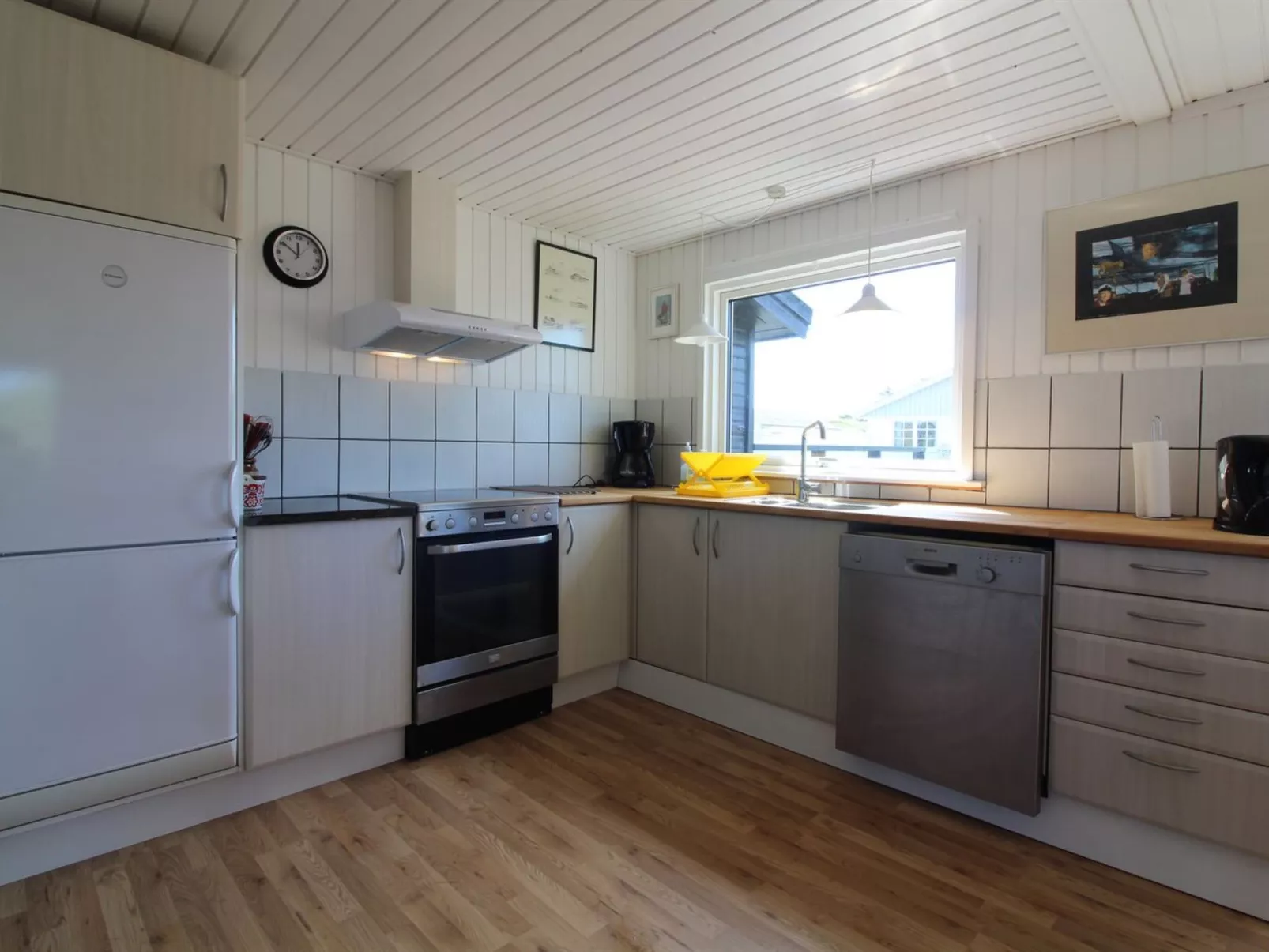 "Ellynor" - 200m from the sea-Binnen