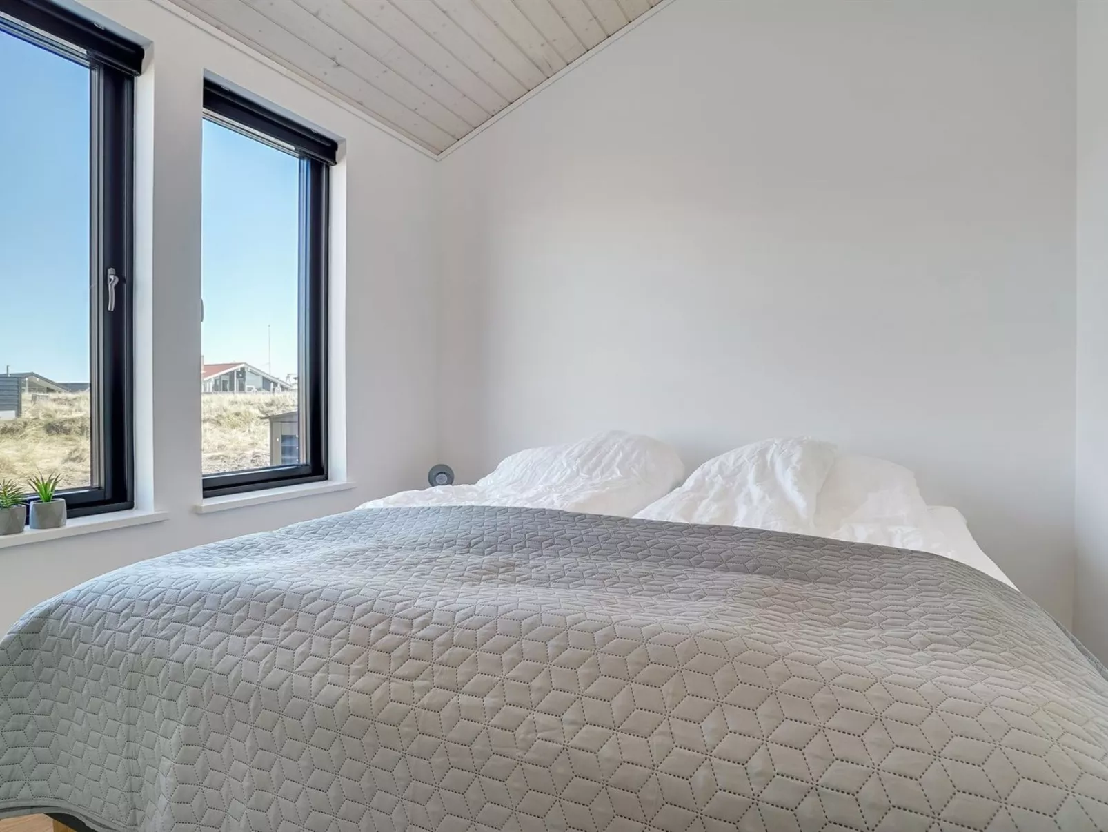 "Aiko" - 50m from the sea-Binnen