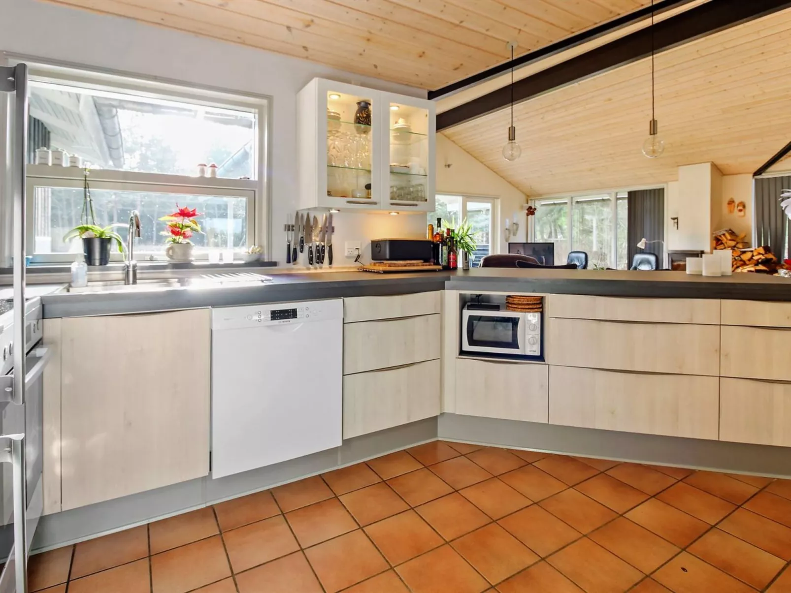 "Sora" - 2km from the sea-Binnen