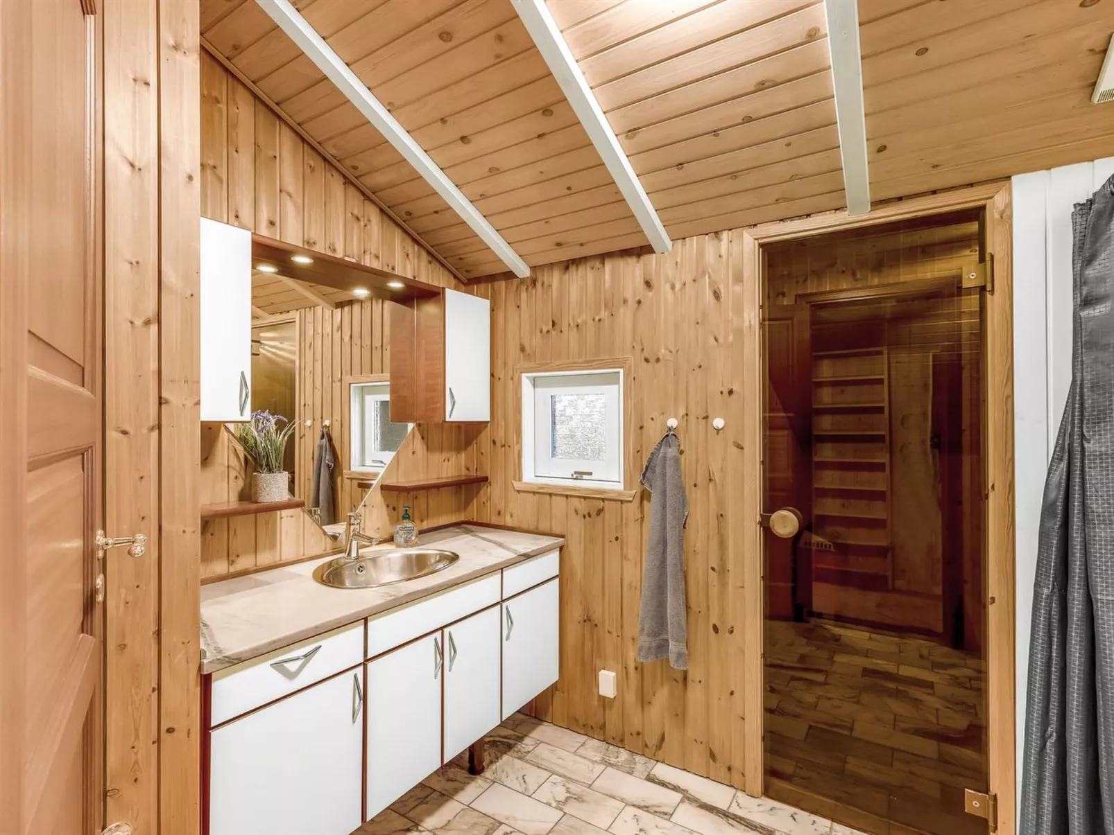 "Sunneva" - 1km from the sea-Binnen