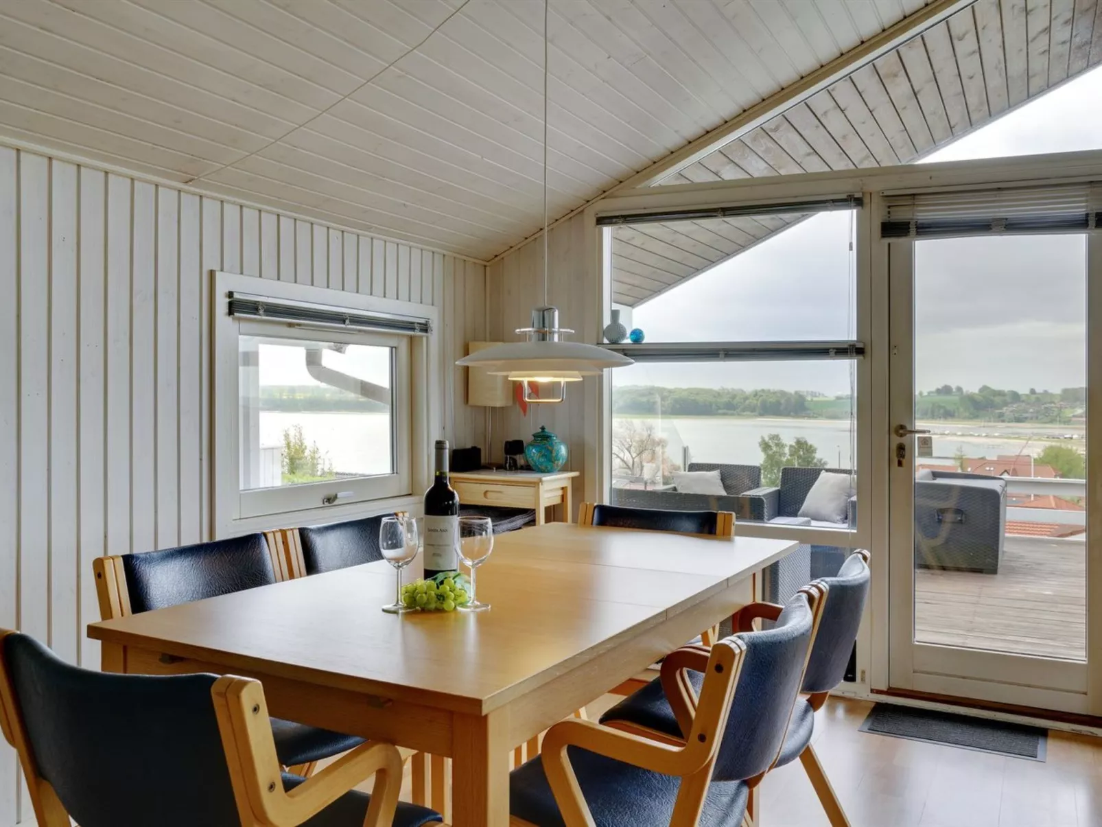 "Heimeram" - 150m from the sea-Binnen