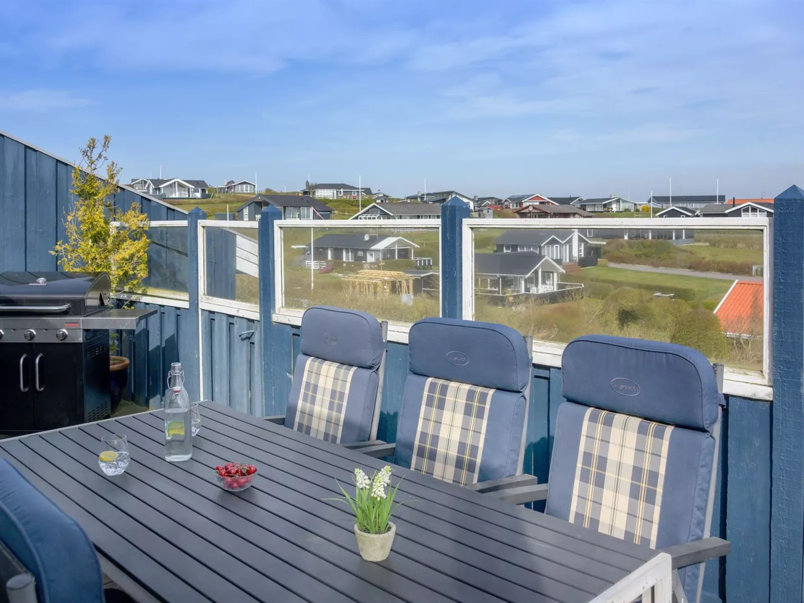 "Rajna" - 95m to the fjord-Buiten