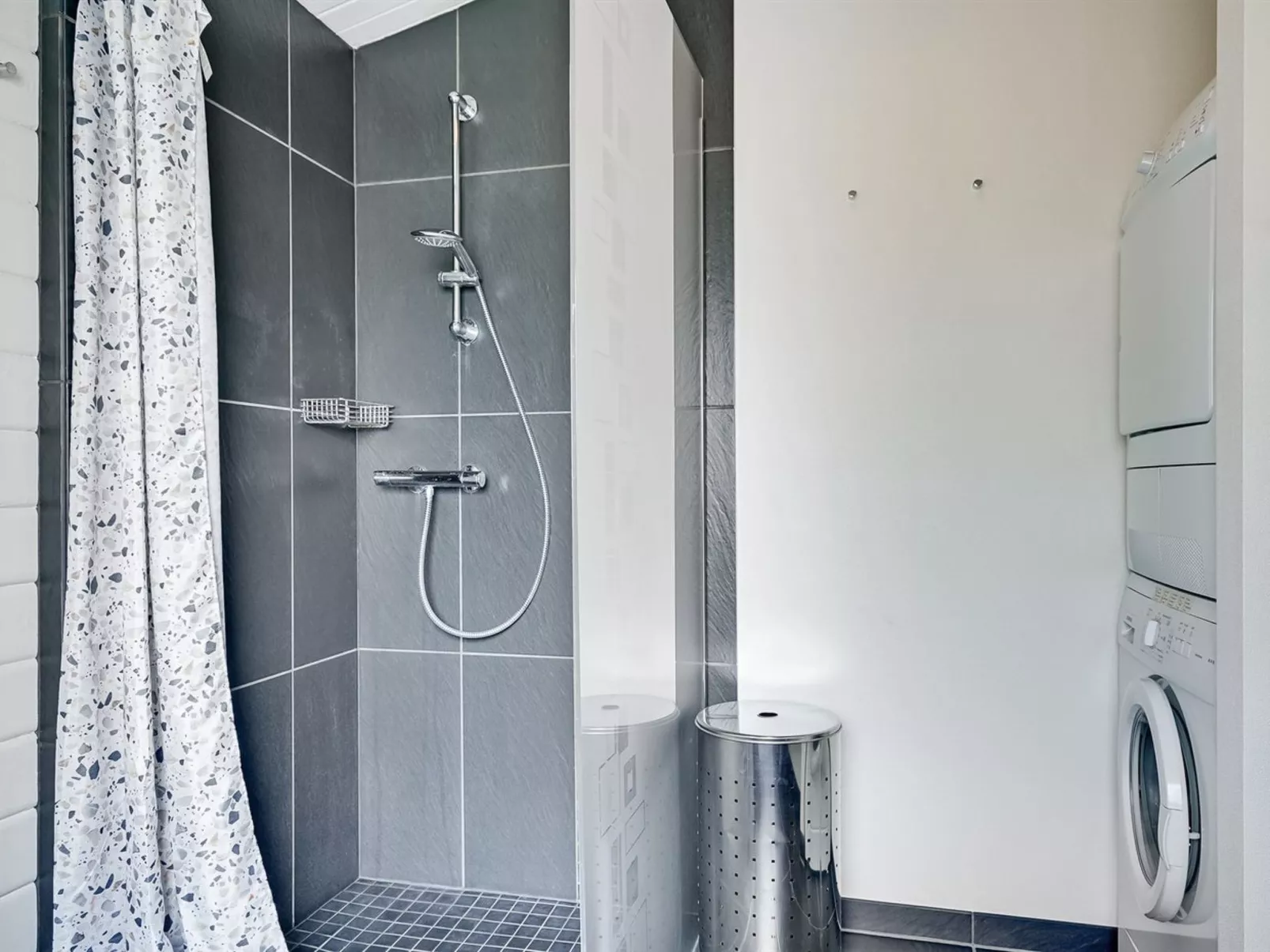 "Ølwir" - 400m to the fjord-Binnen