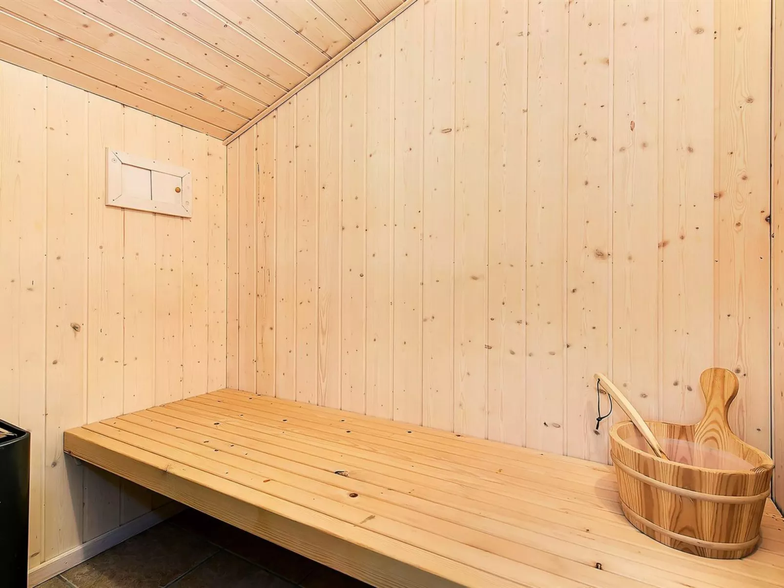 "Nynke" - 600m from the sea-Binnen