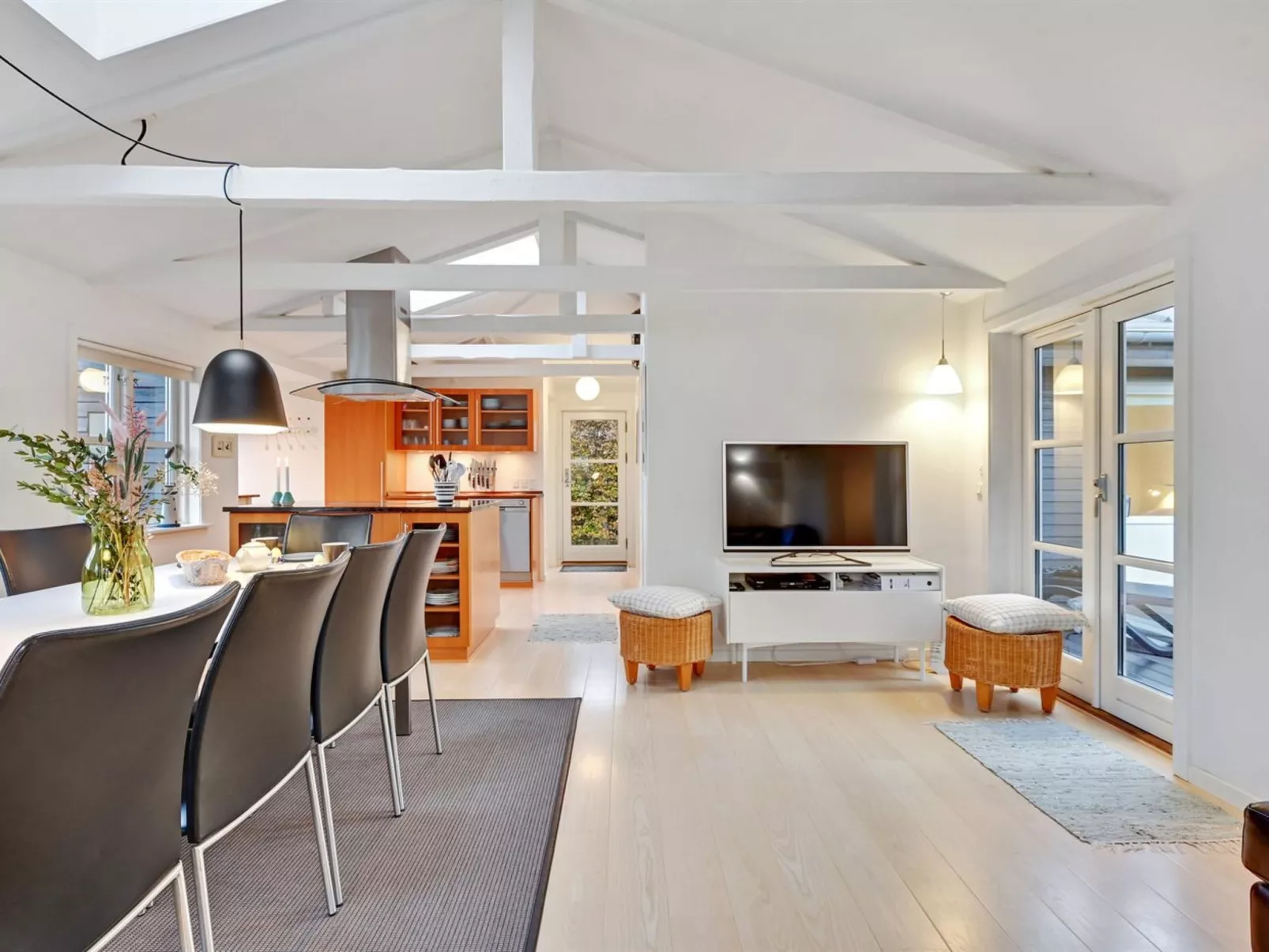 "Kamilla" - 200m from the sea-Binnen