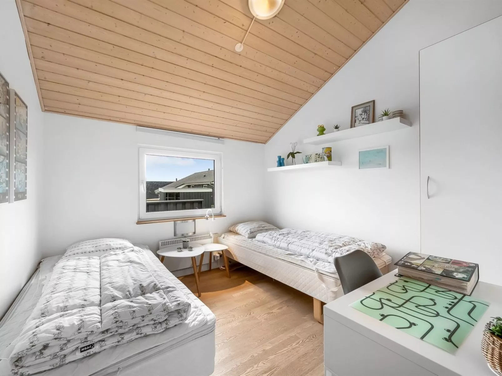 "Samuil" - 300m to the fjord-Binnen