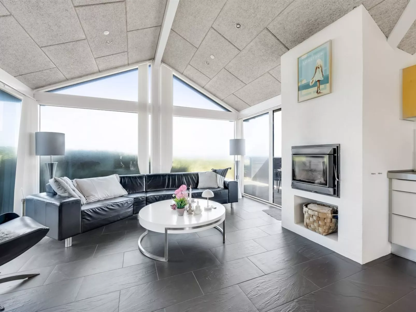 "Antonie" - 95m from the sea-Binnen