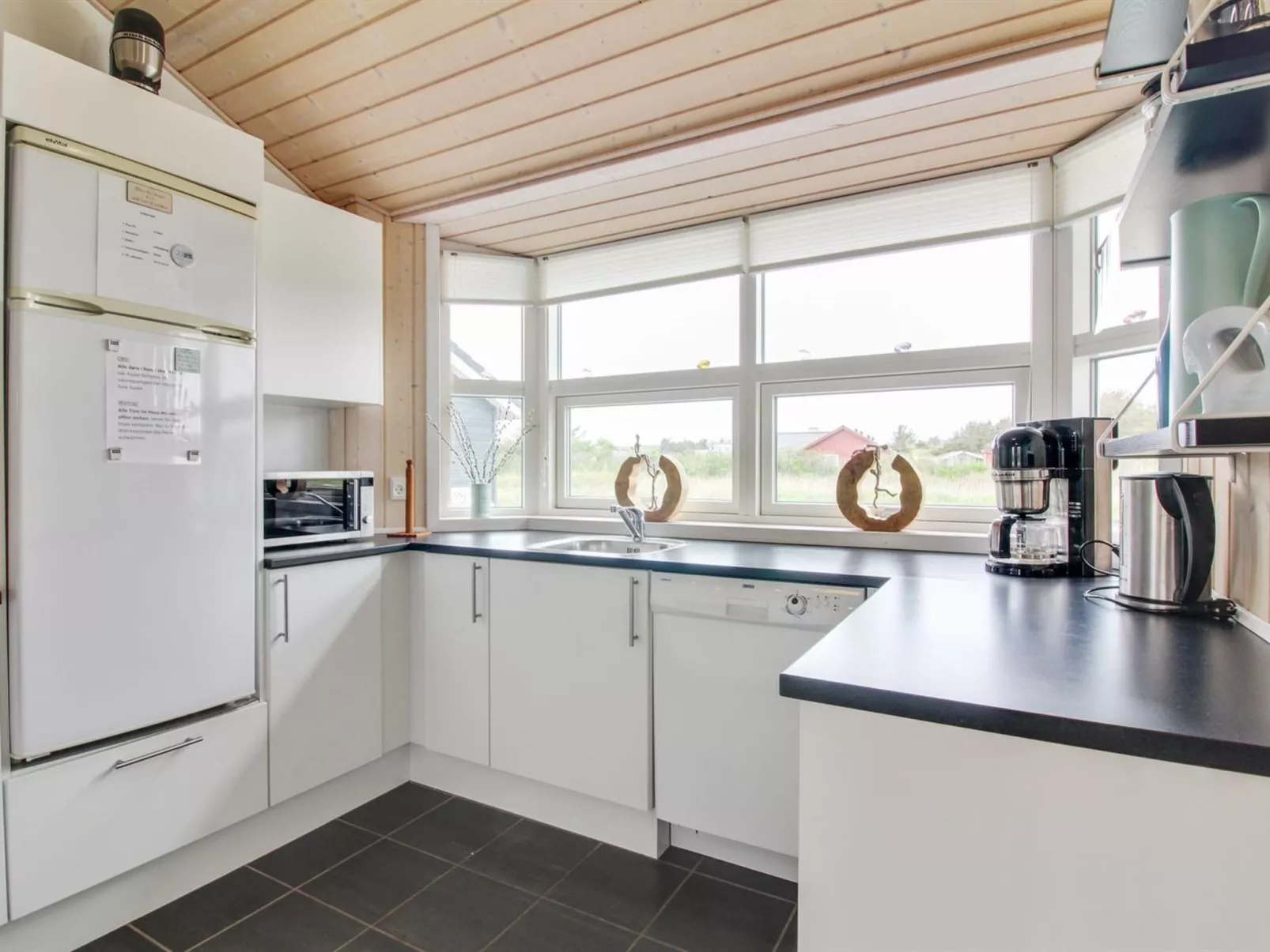 "Anett" - 400m from the sea-Binnen