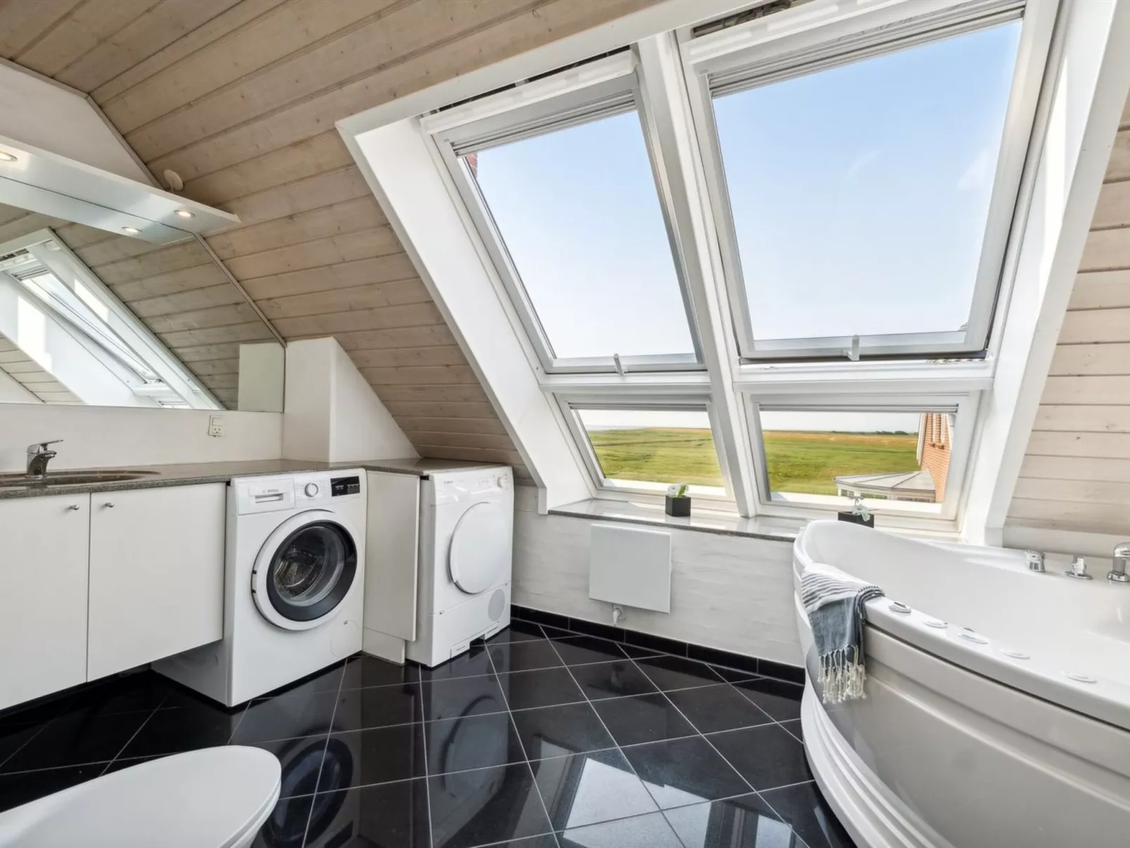 "Langsom" - 100m from the sea-Binnen