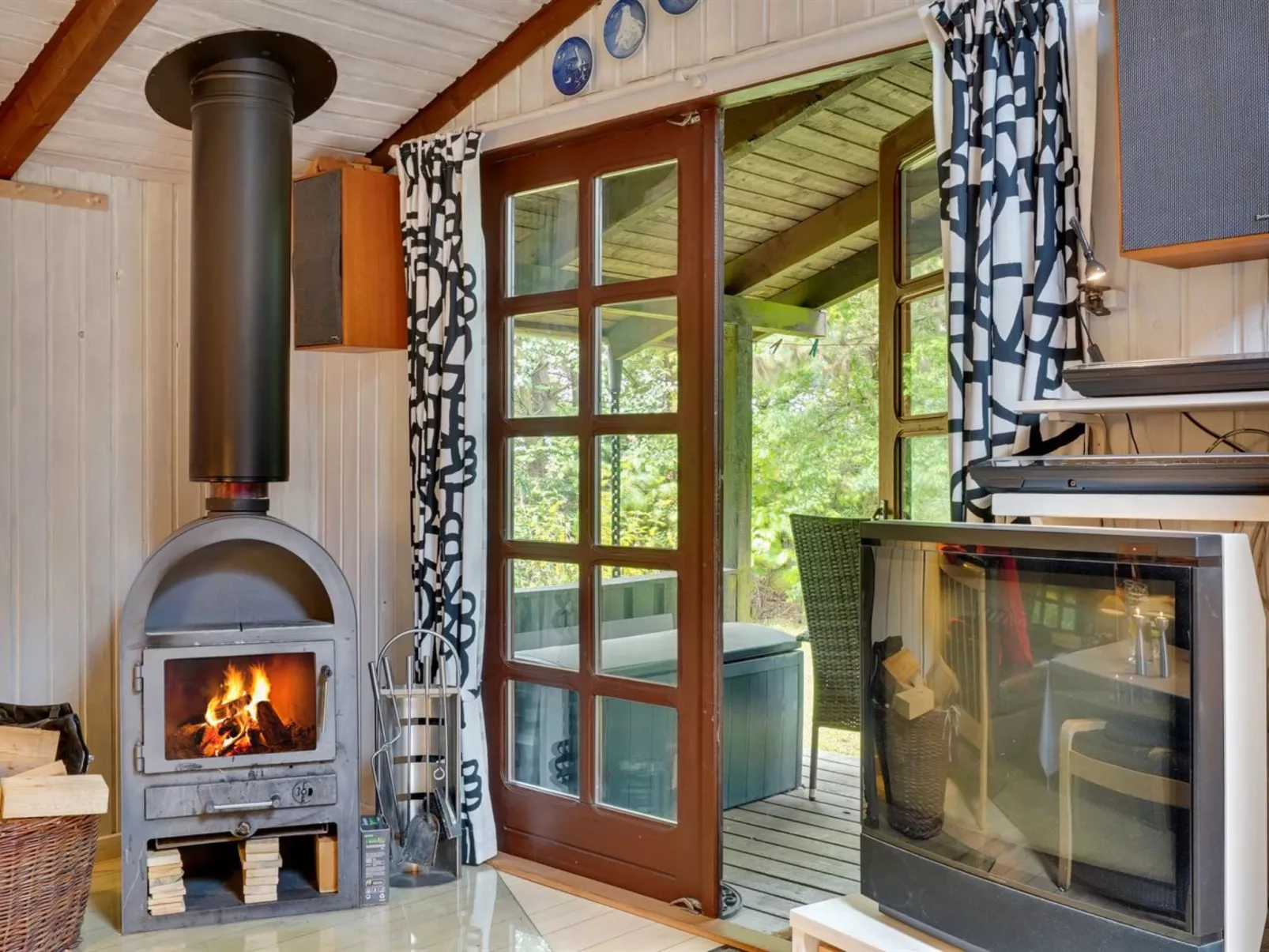 "Gail" - 400m to the fjord-Binnen