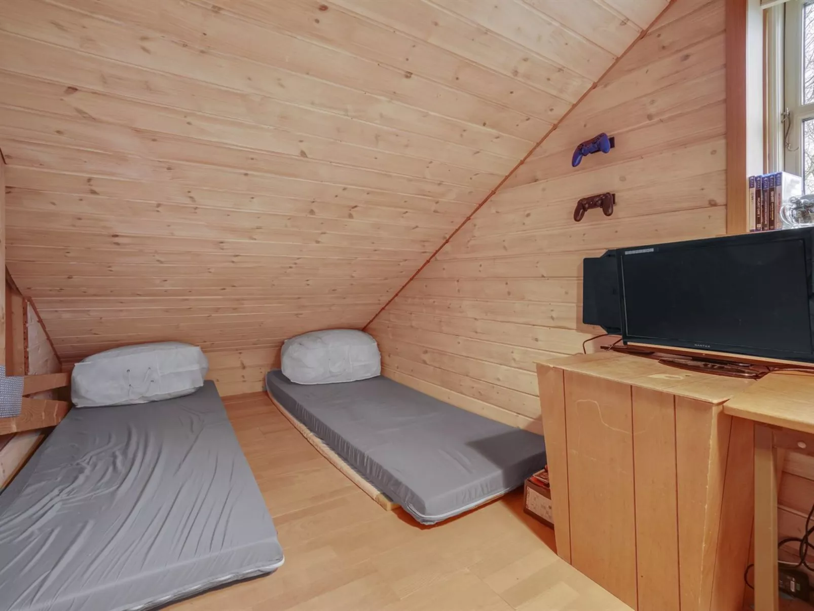 "Flugha" - 500m to the fjord-Binnen