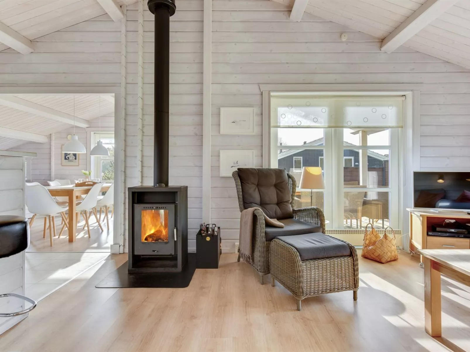 "Ruusu" - 300m from the sea-Binnen