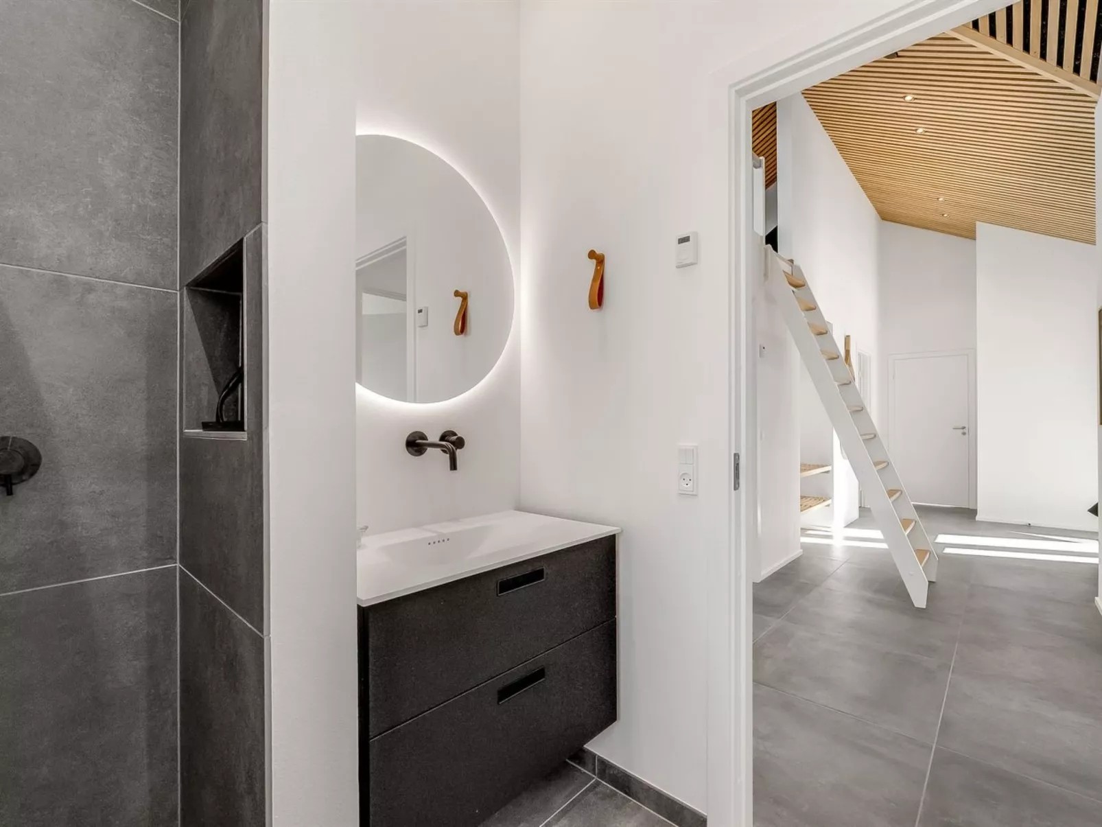 "Maximiliane" -  from the sea-Binnen